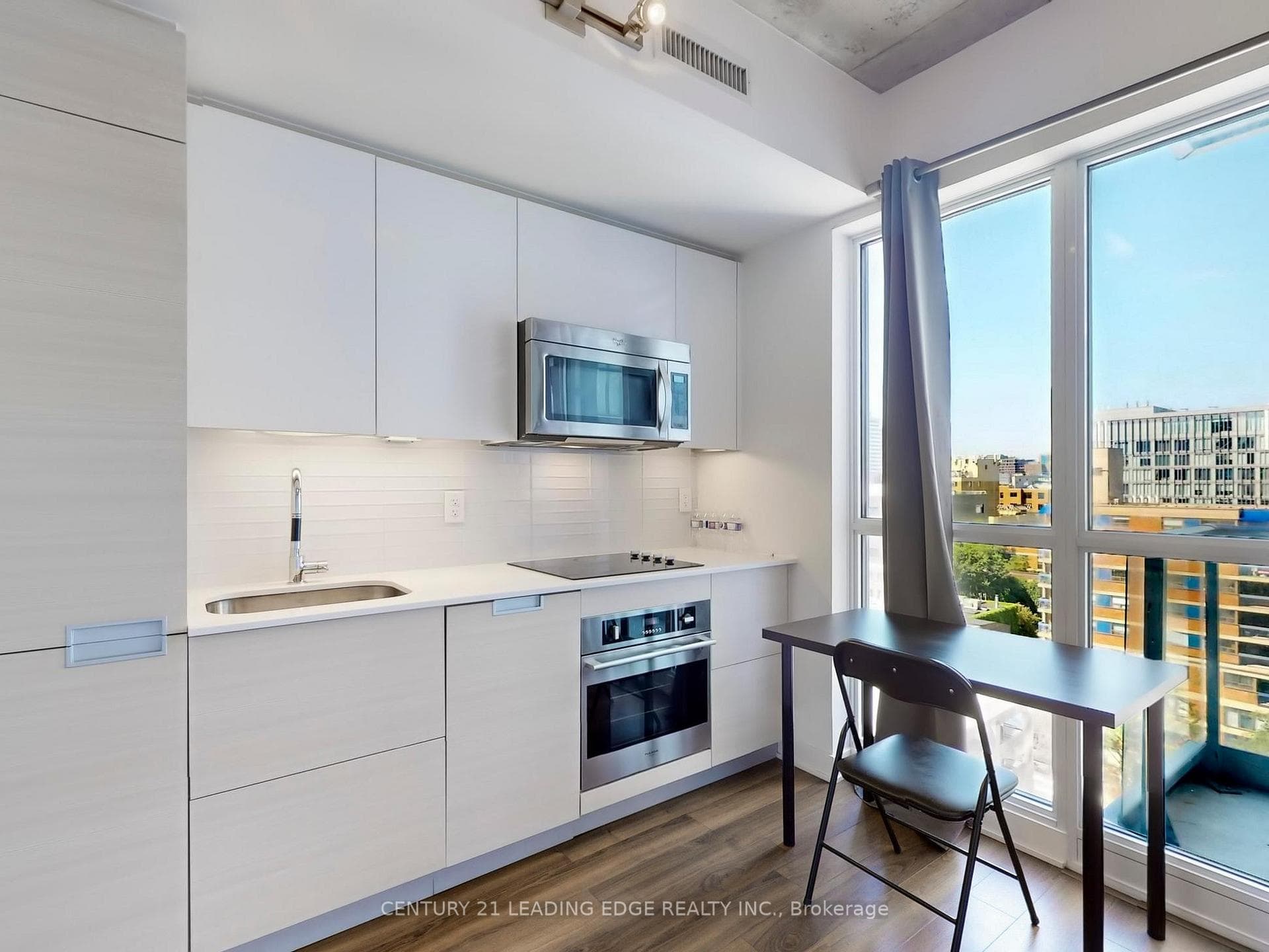 210 Simcoe Street Unit 1012 photo 8