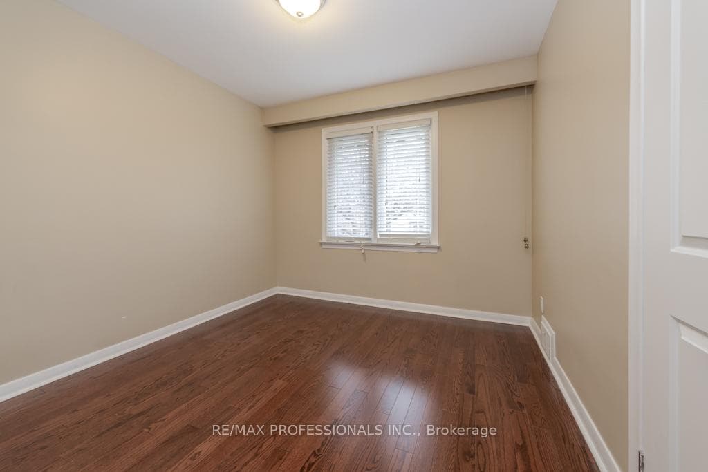 143 Treeview Drive photo 10