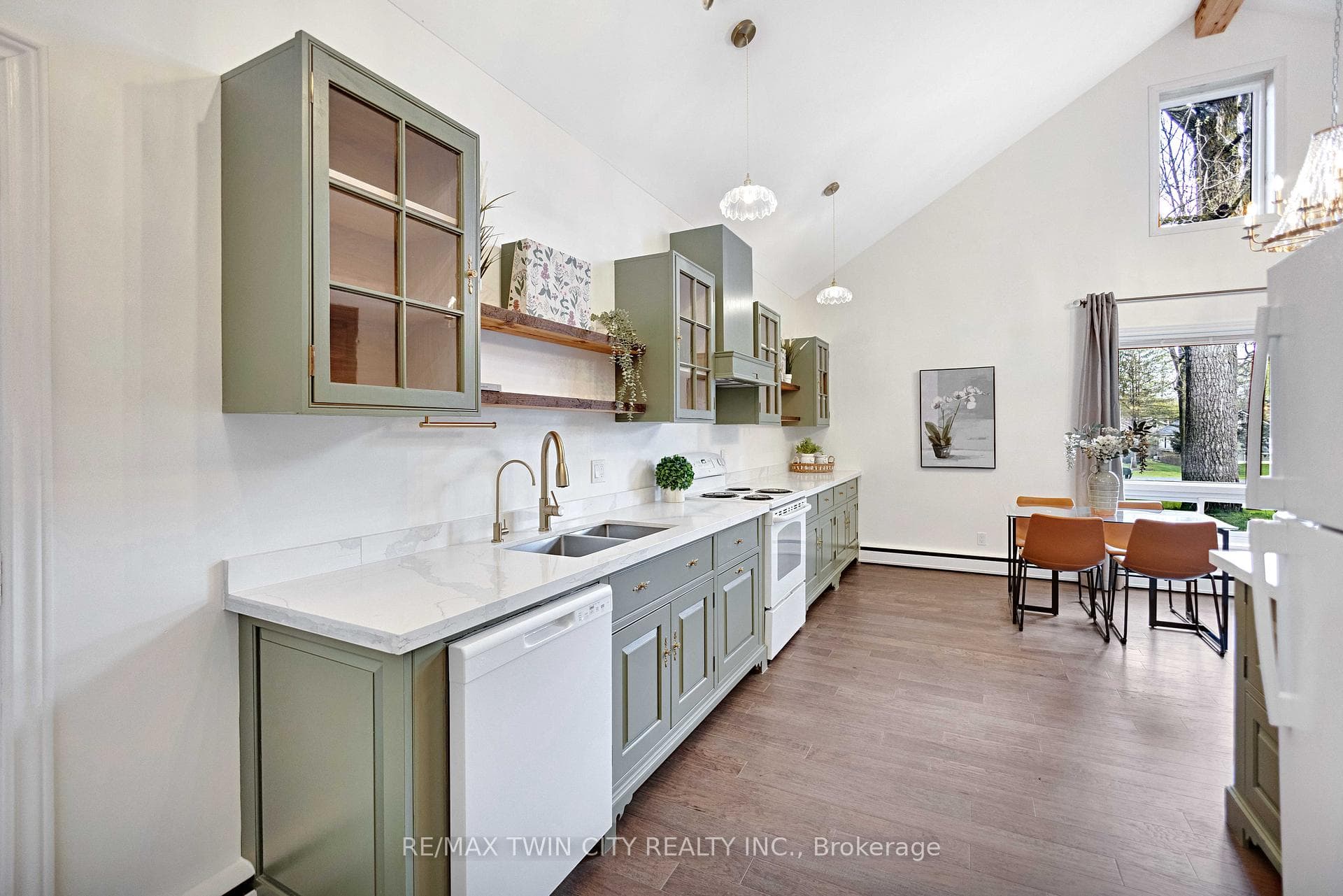 651 West Street photo 32