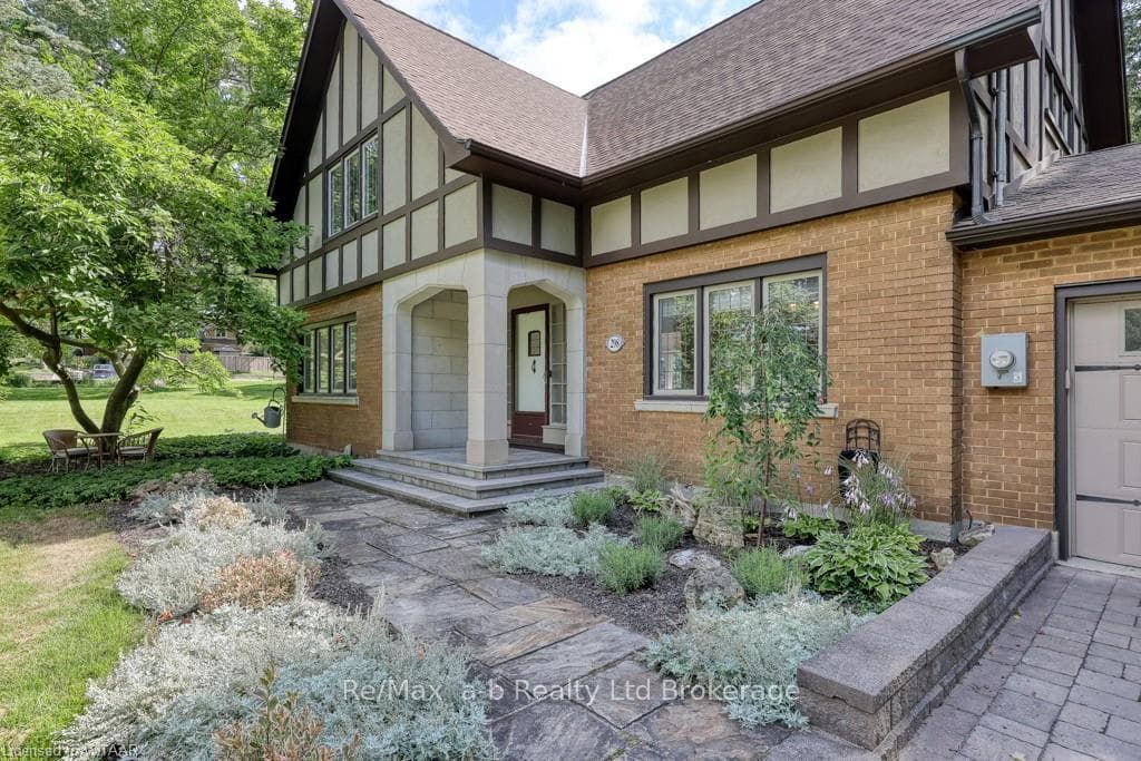 298 LIGHT Street photo 2