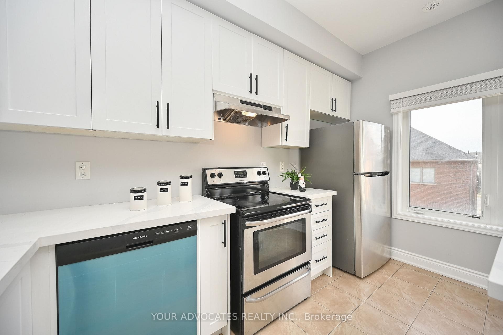 24 Aspen Hills Road photo 11