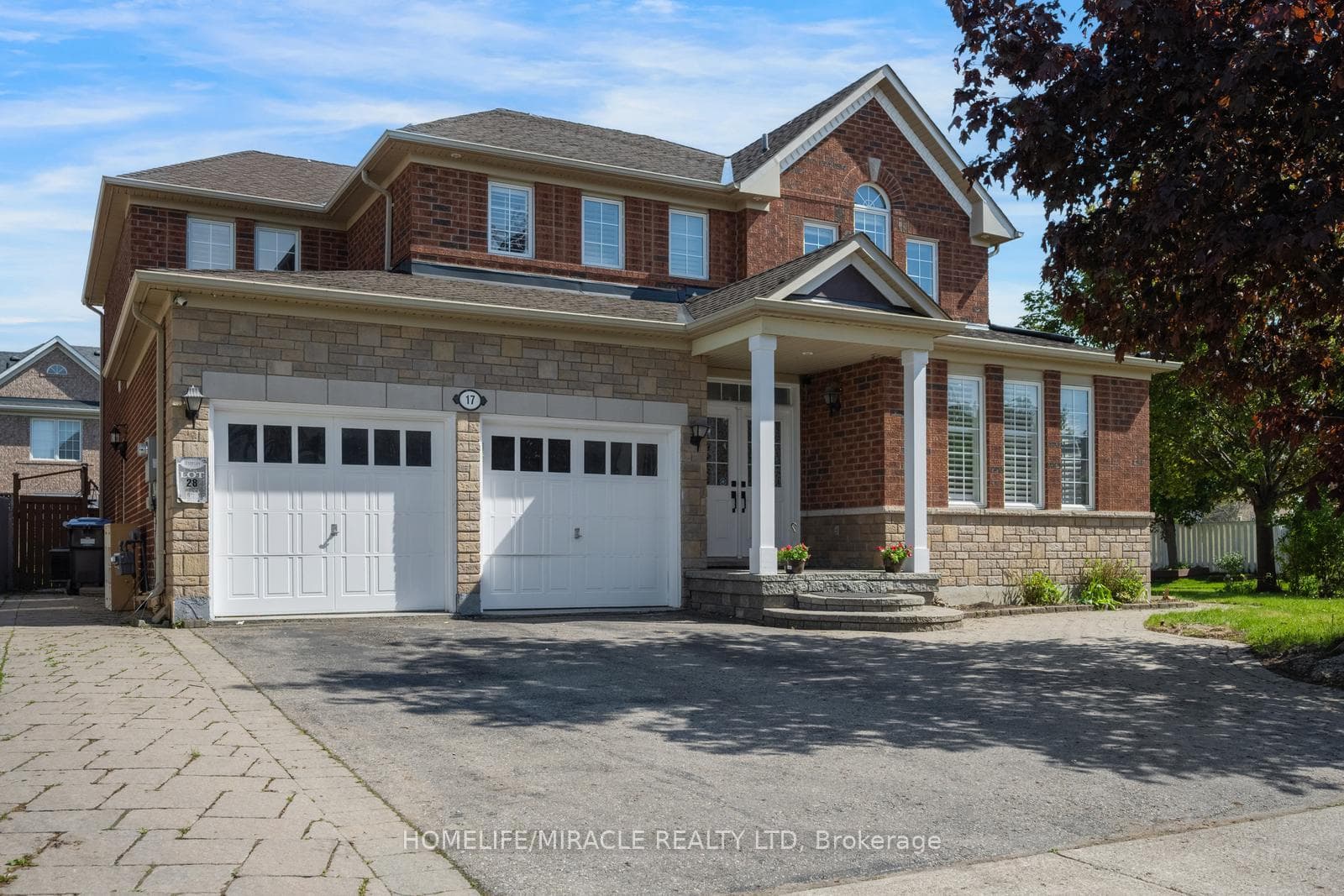 17 Latania Boulevard photo 2