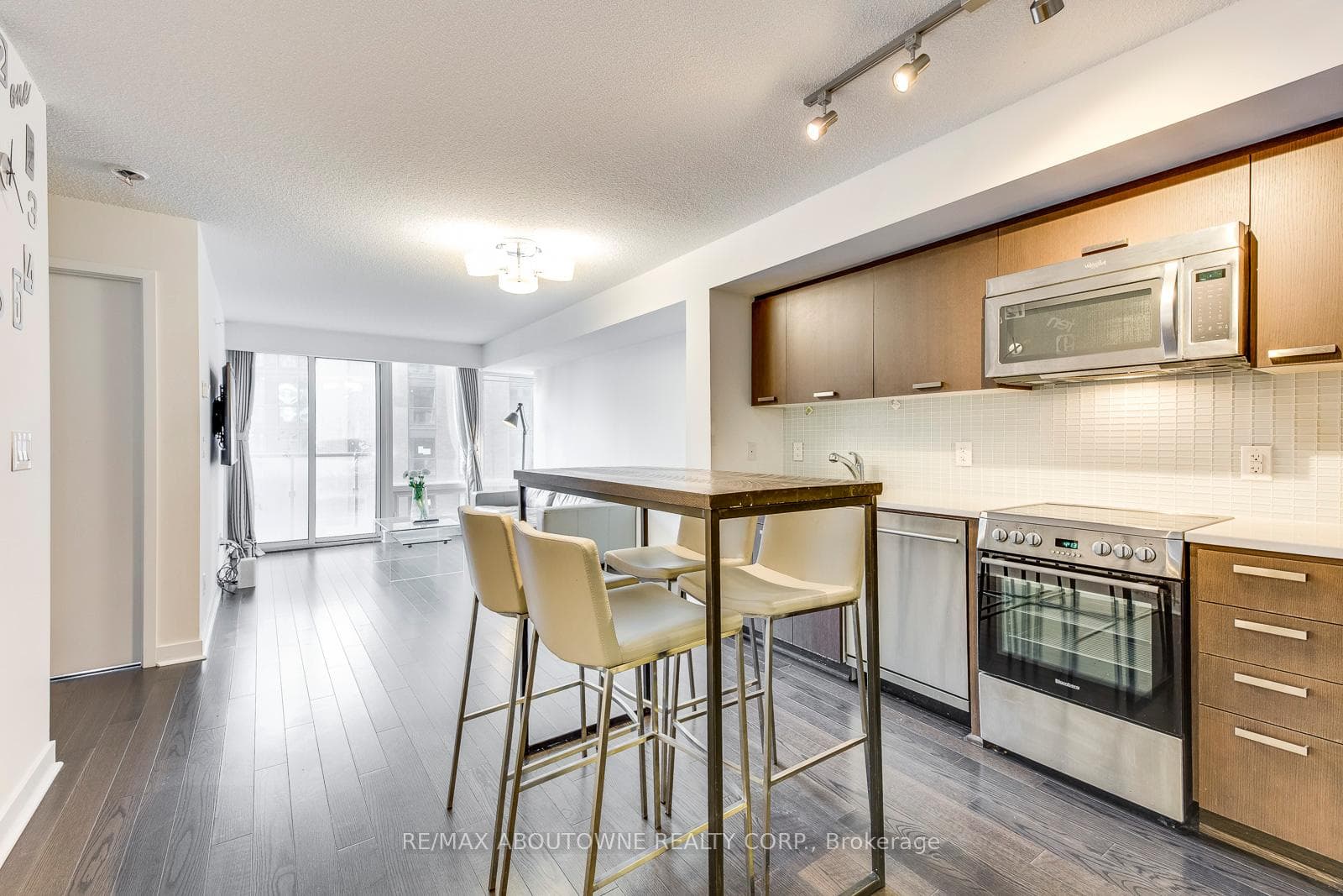295 Adelaide Street Unit 406 photo 18