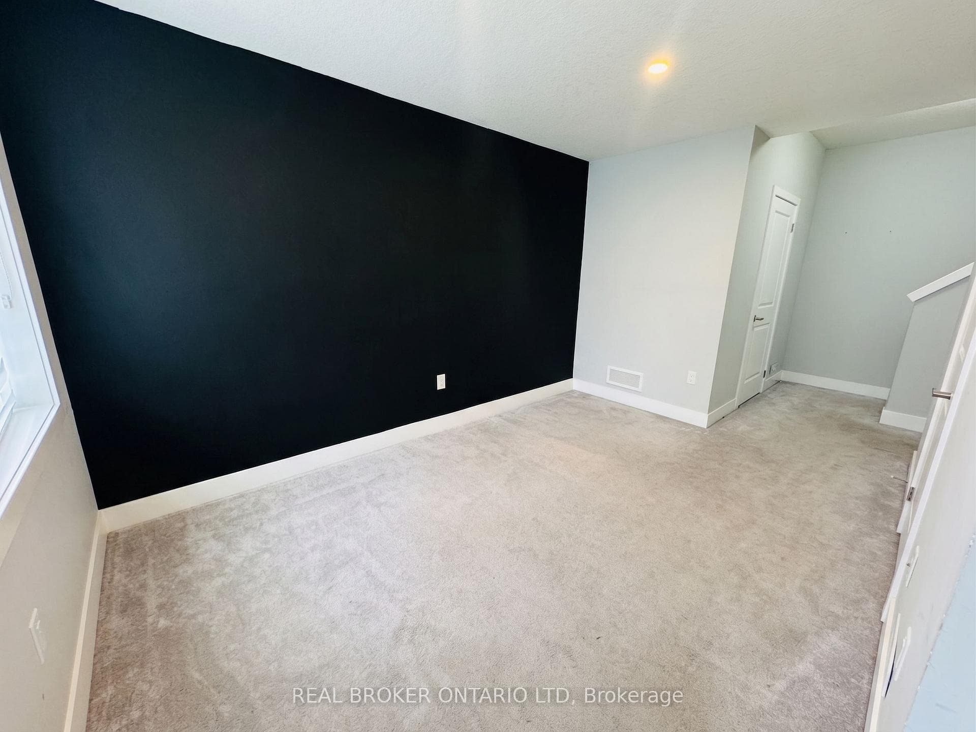 177 Edgevalley Road Unit 11 photo 2