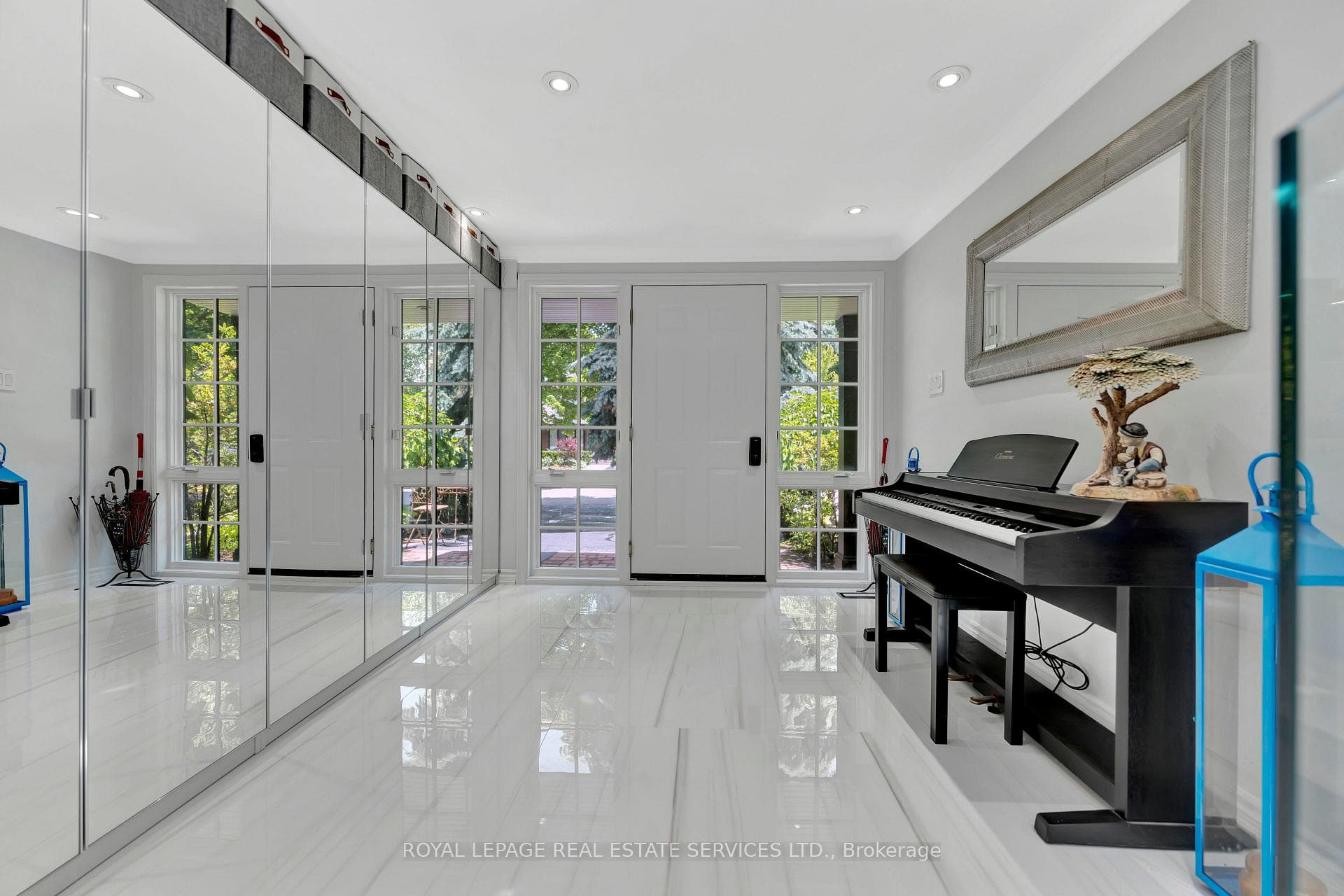 464 Anthony Drive photo 3