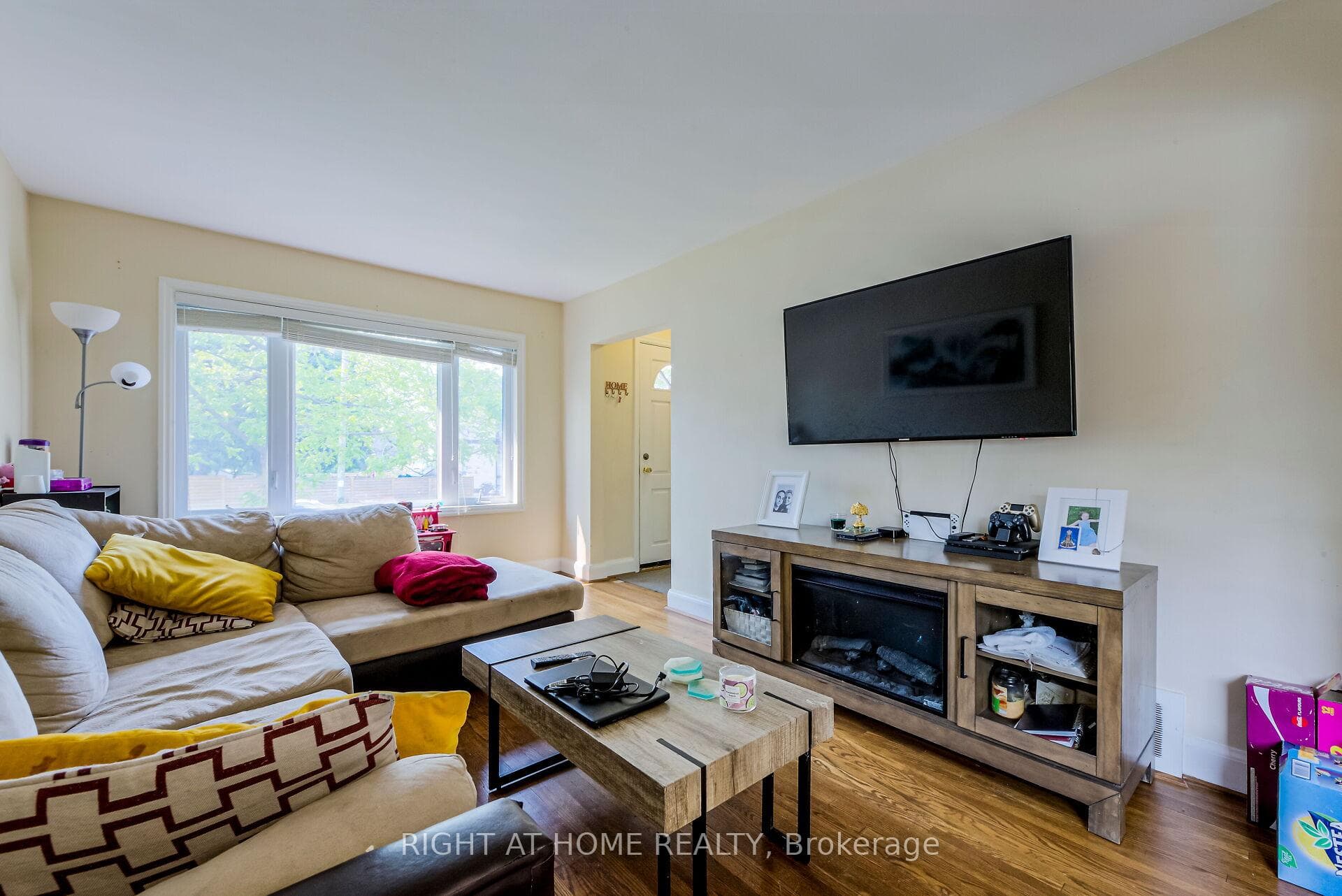 32 Florens Avenue photo 6