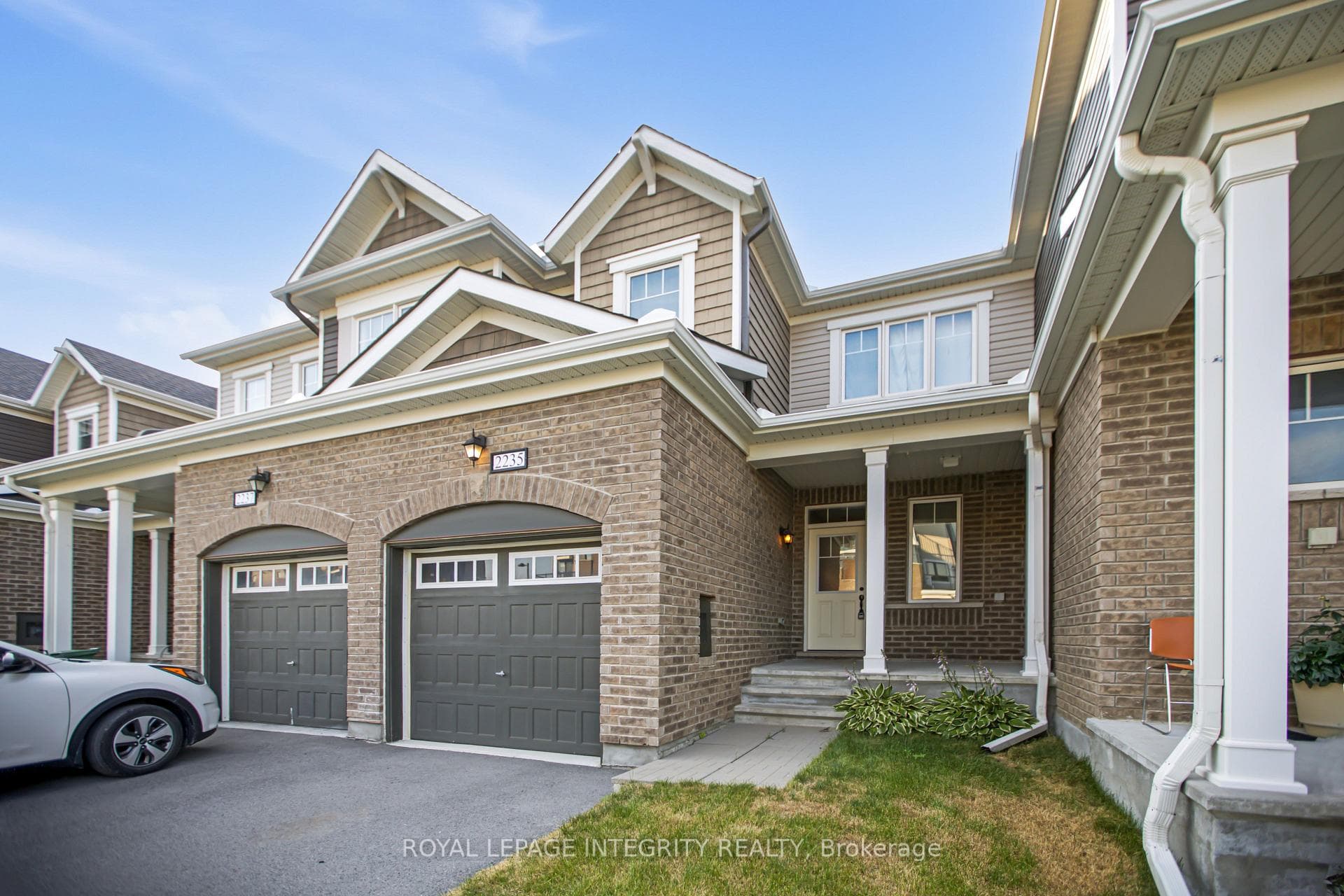 2235 Watercolours Way photo 2