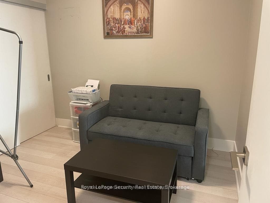 32 Davenport Road Unit 1605 photo 13