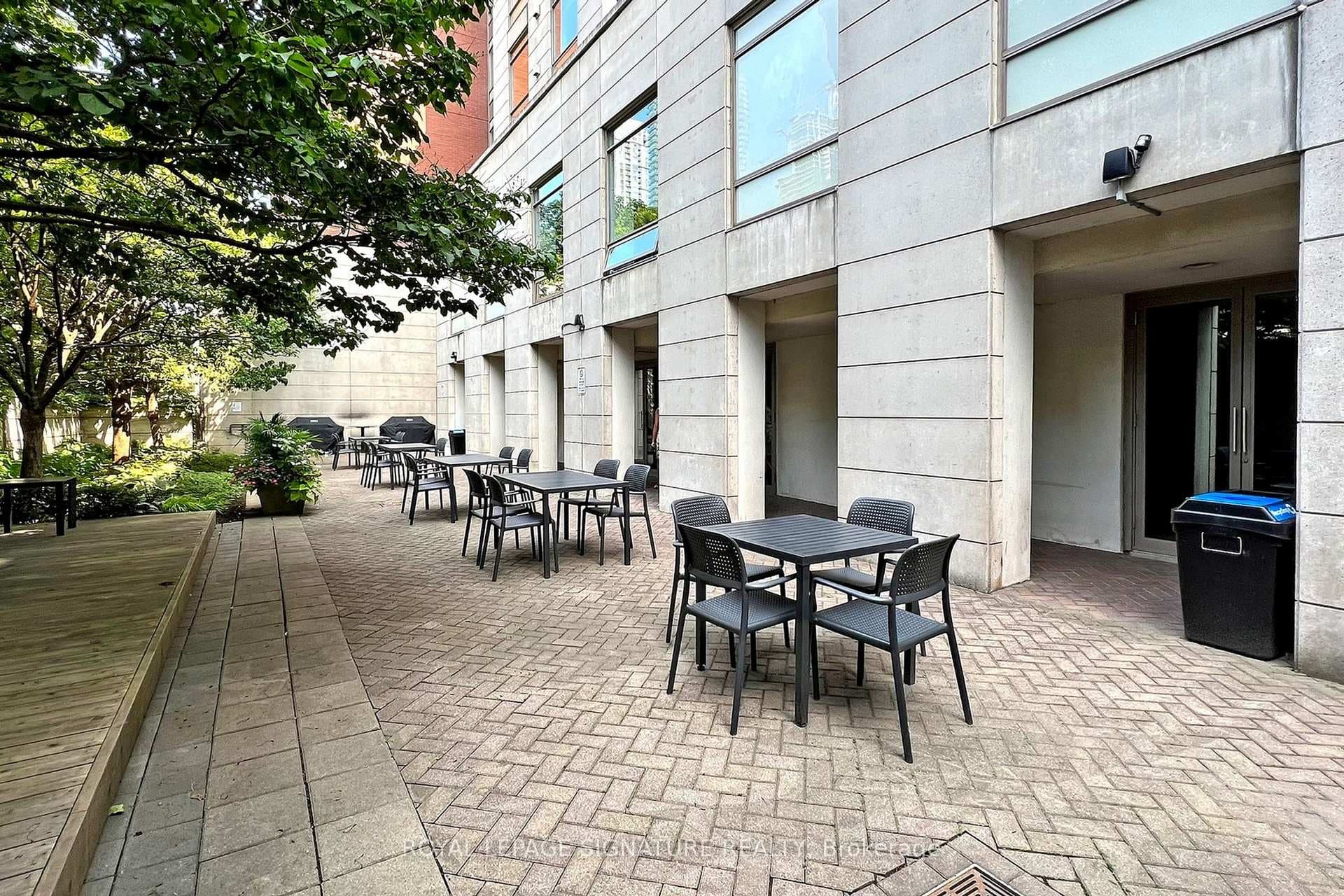 500 Queens Quay Unit 102E Upper photo 37