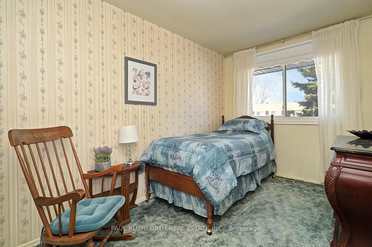 12 Parkside Crescent photo 17