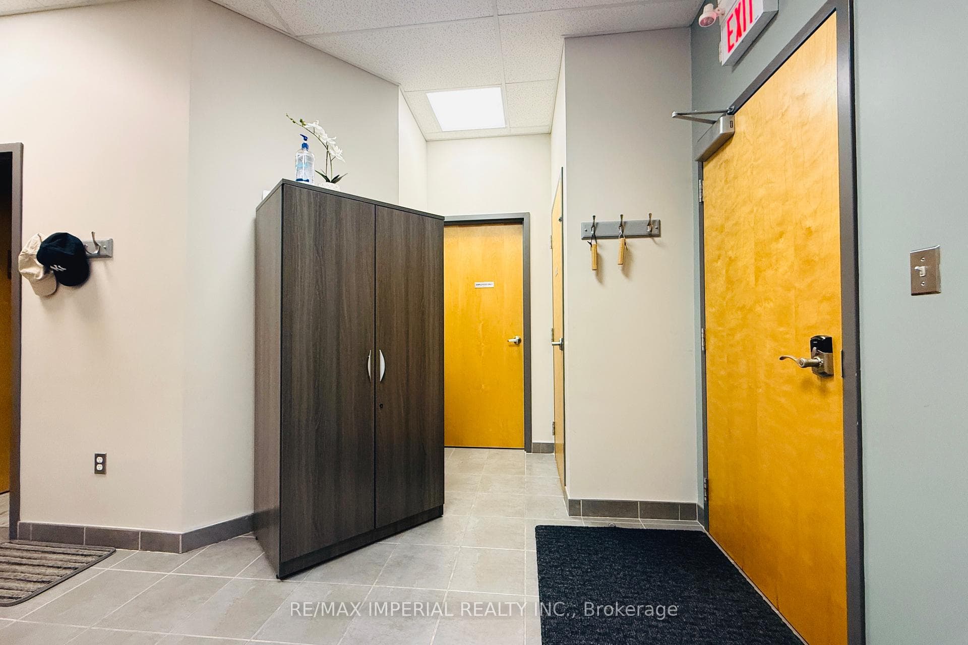 Hallway to ensuite bathroom