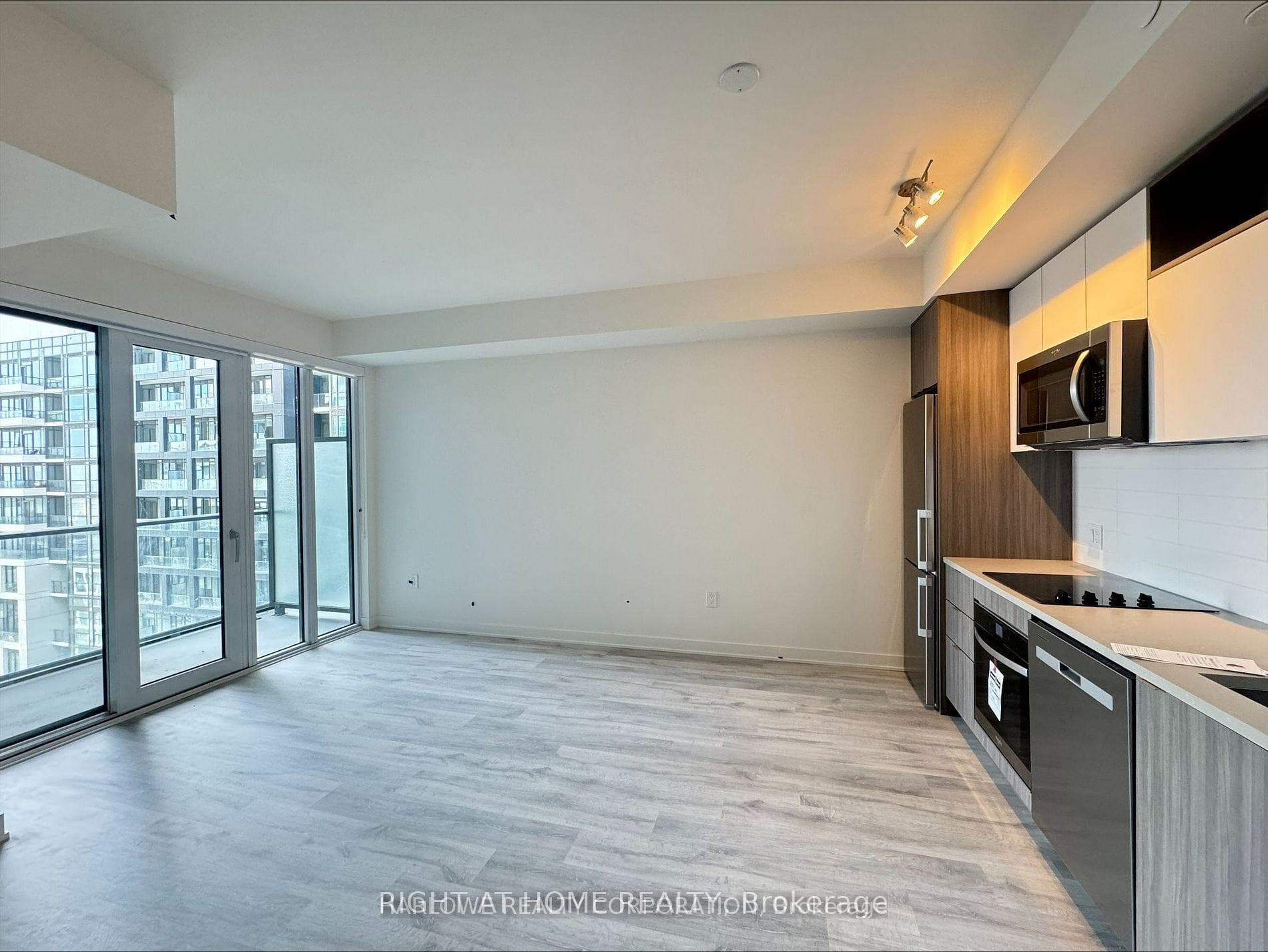 70 Princess St Street Unit 1630 photo 3