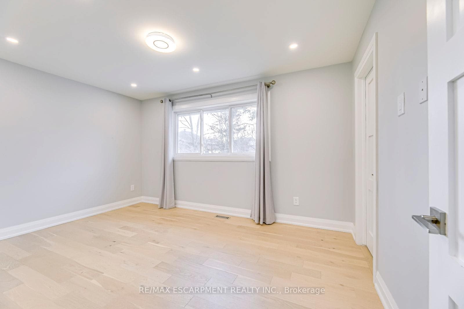 198 Fairfax Place photo 17