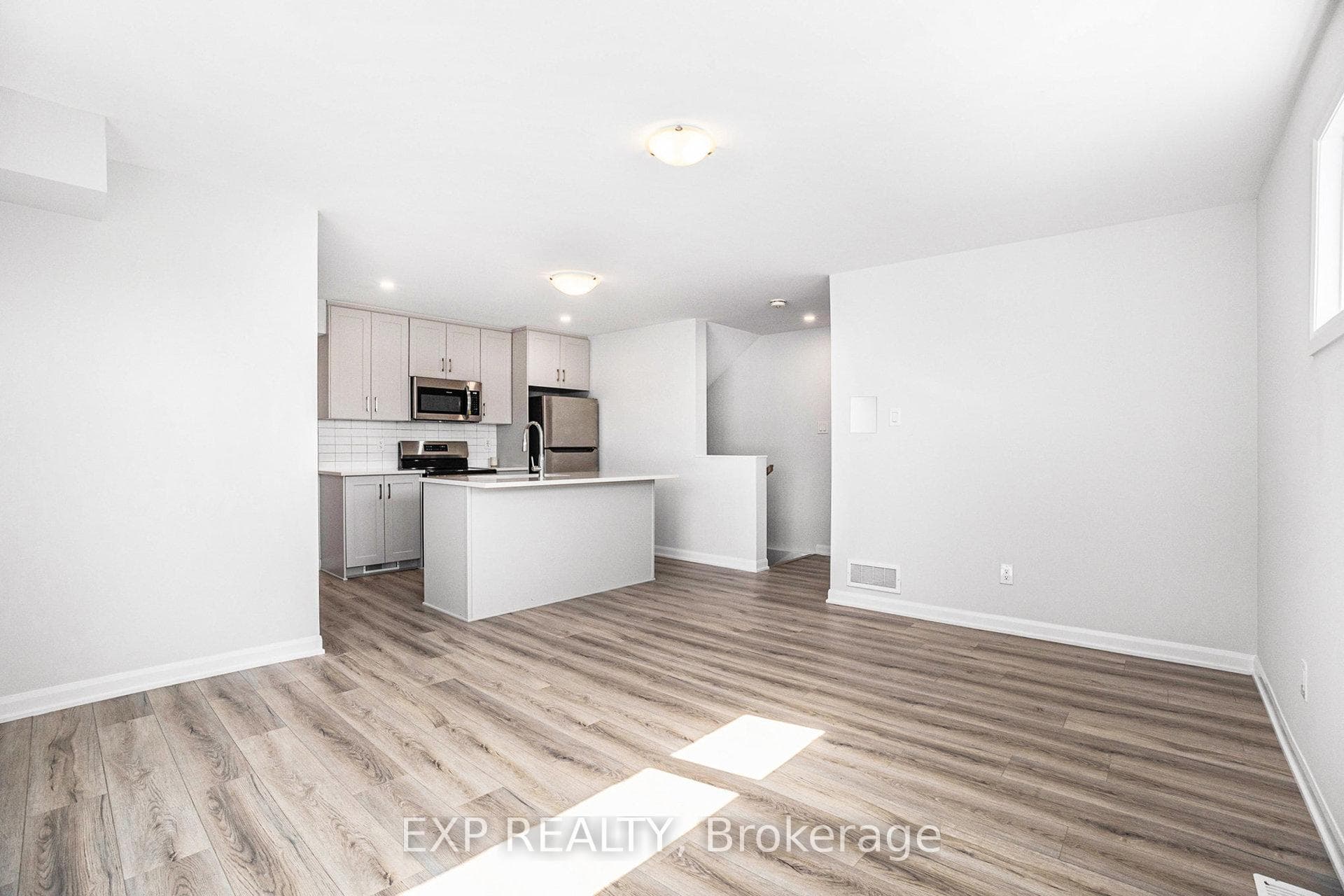 1523 Creekway Private photo 8
