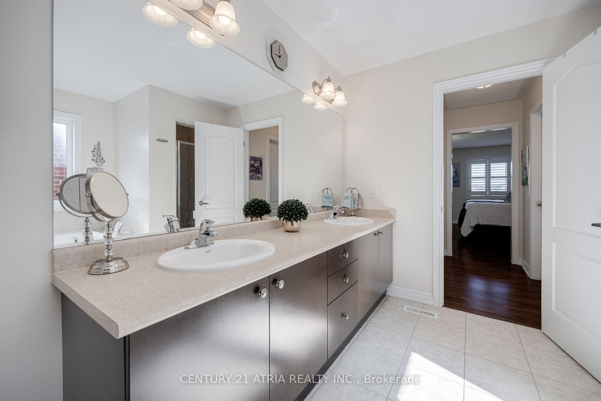 137 Usherwood Street photo 23