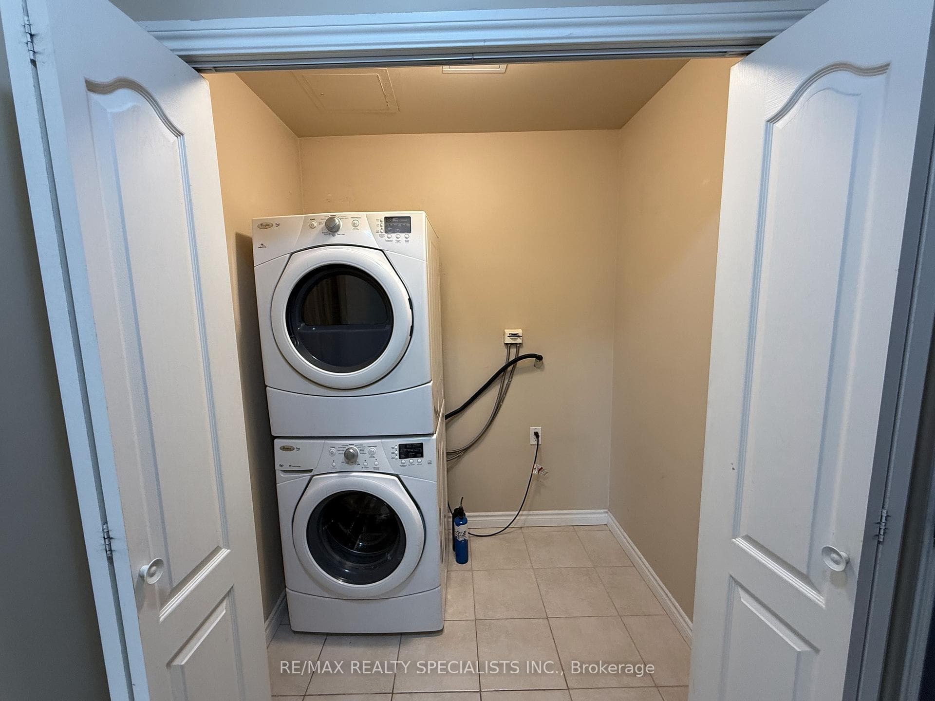 830 Scollard Court Unit 305 photo 38