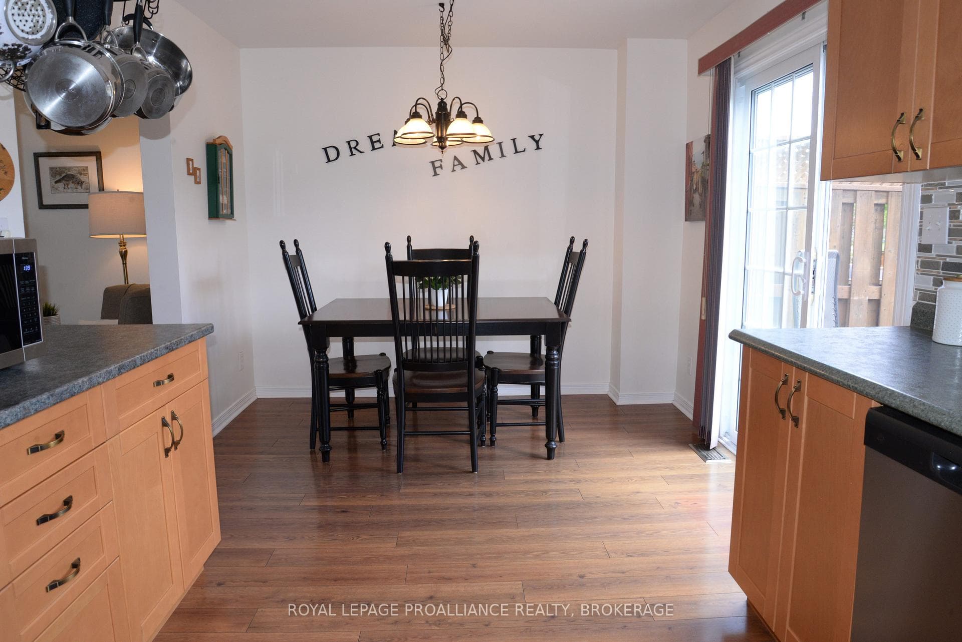 964 Uxbridge Crescent photo 9