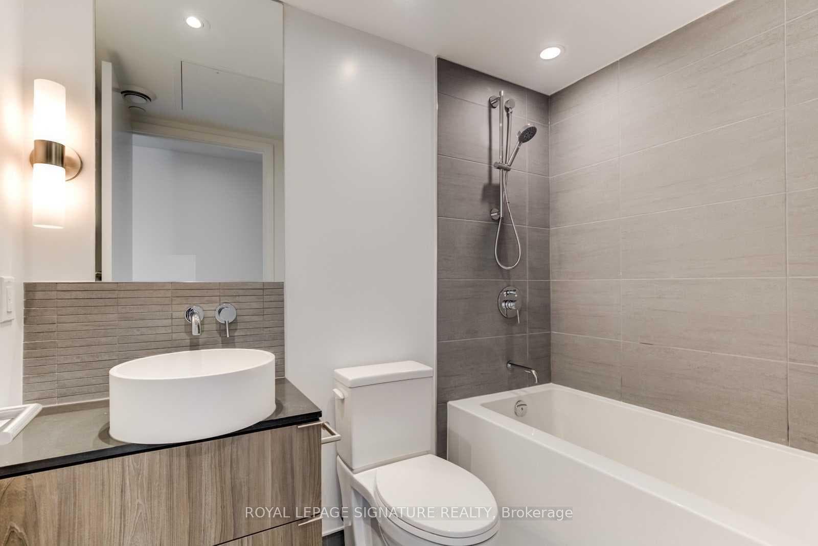 161 Roehampton Avenue Unit 903 photo 13