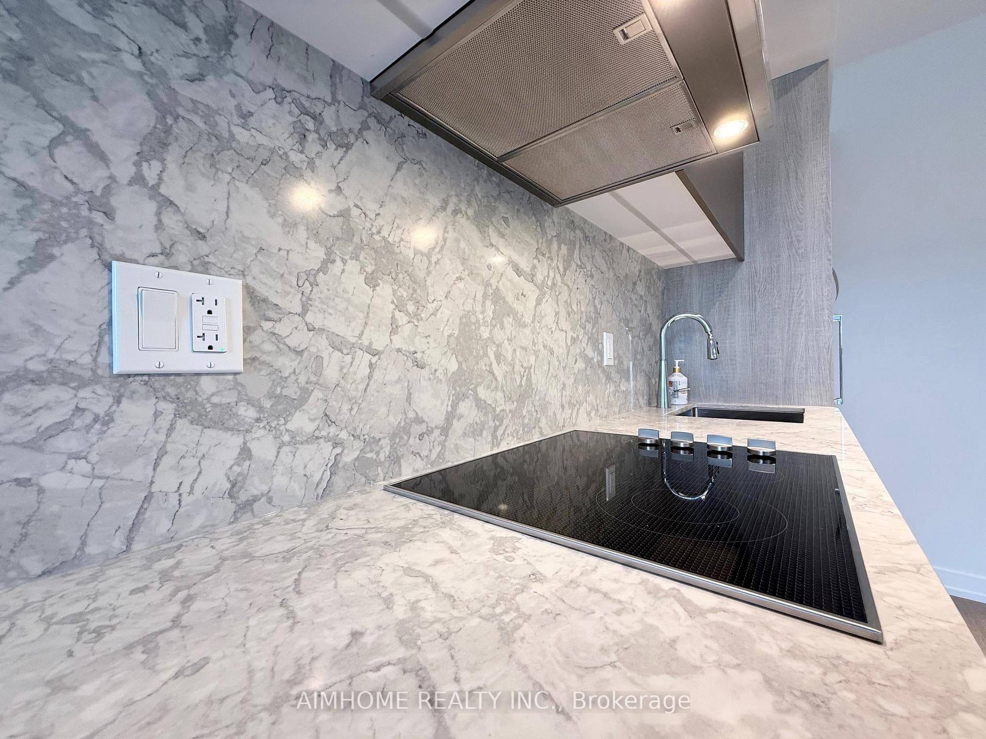 771 Yonge Street Unit 1005 photo 11