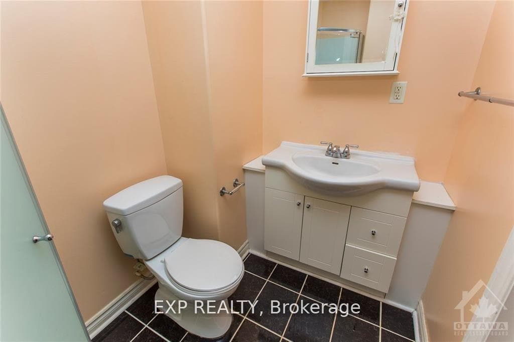 100 HUNTERSWOOD Crescent photo 25