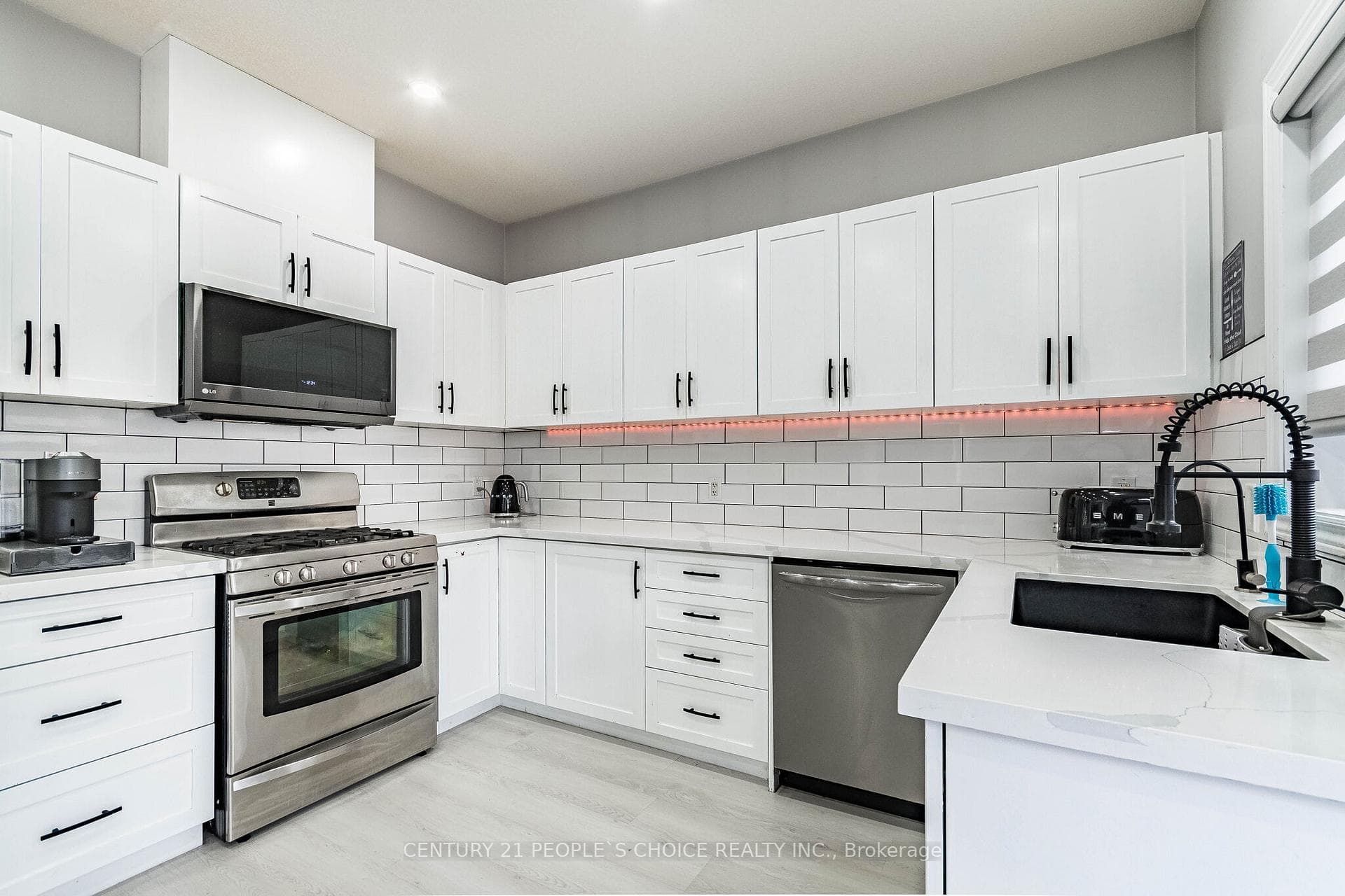 147 Garinger Crescent photo 23