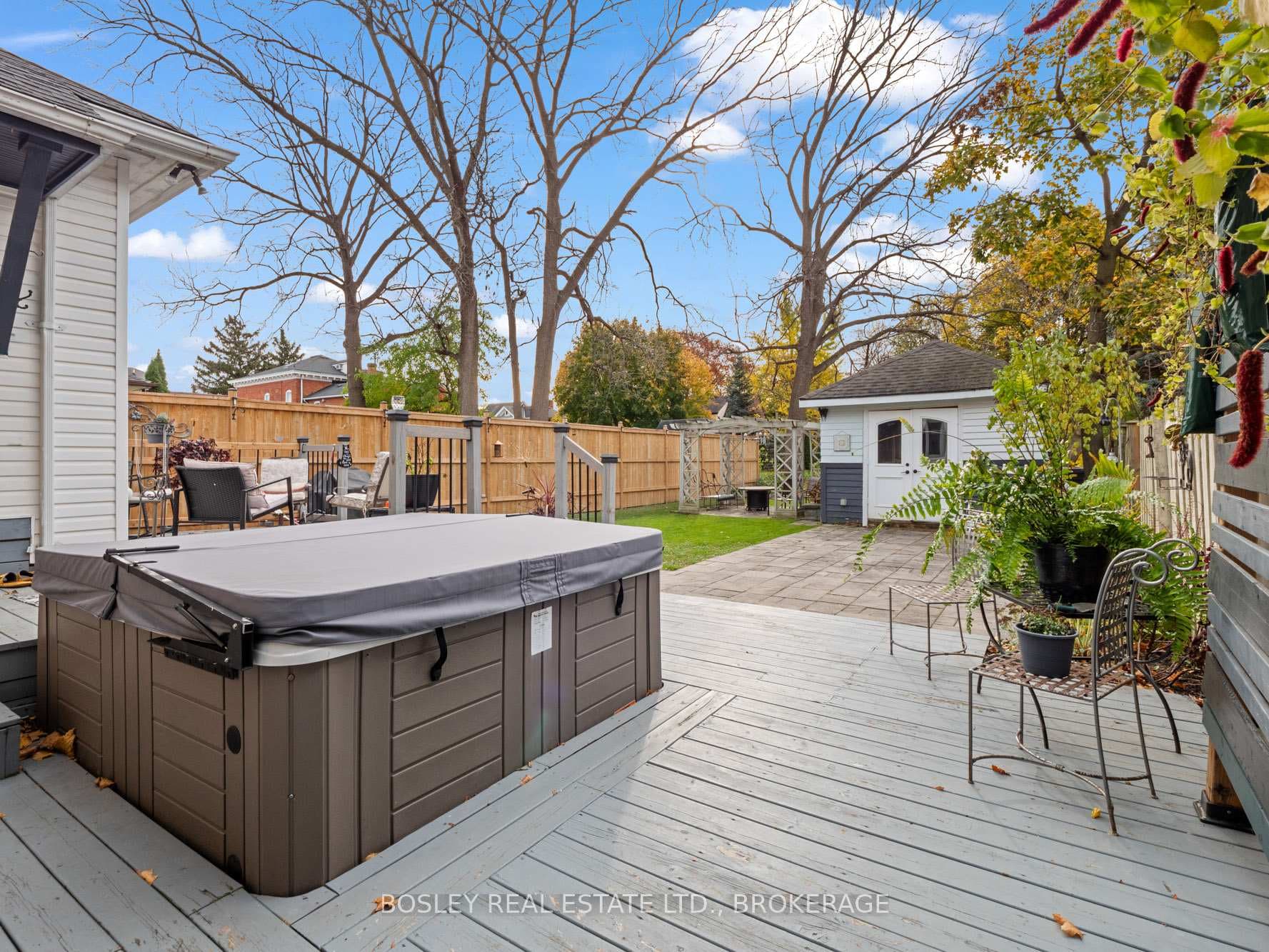 176 Russell Avenue photo 3