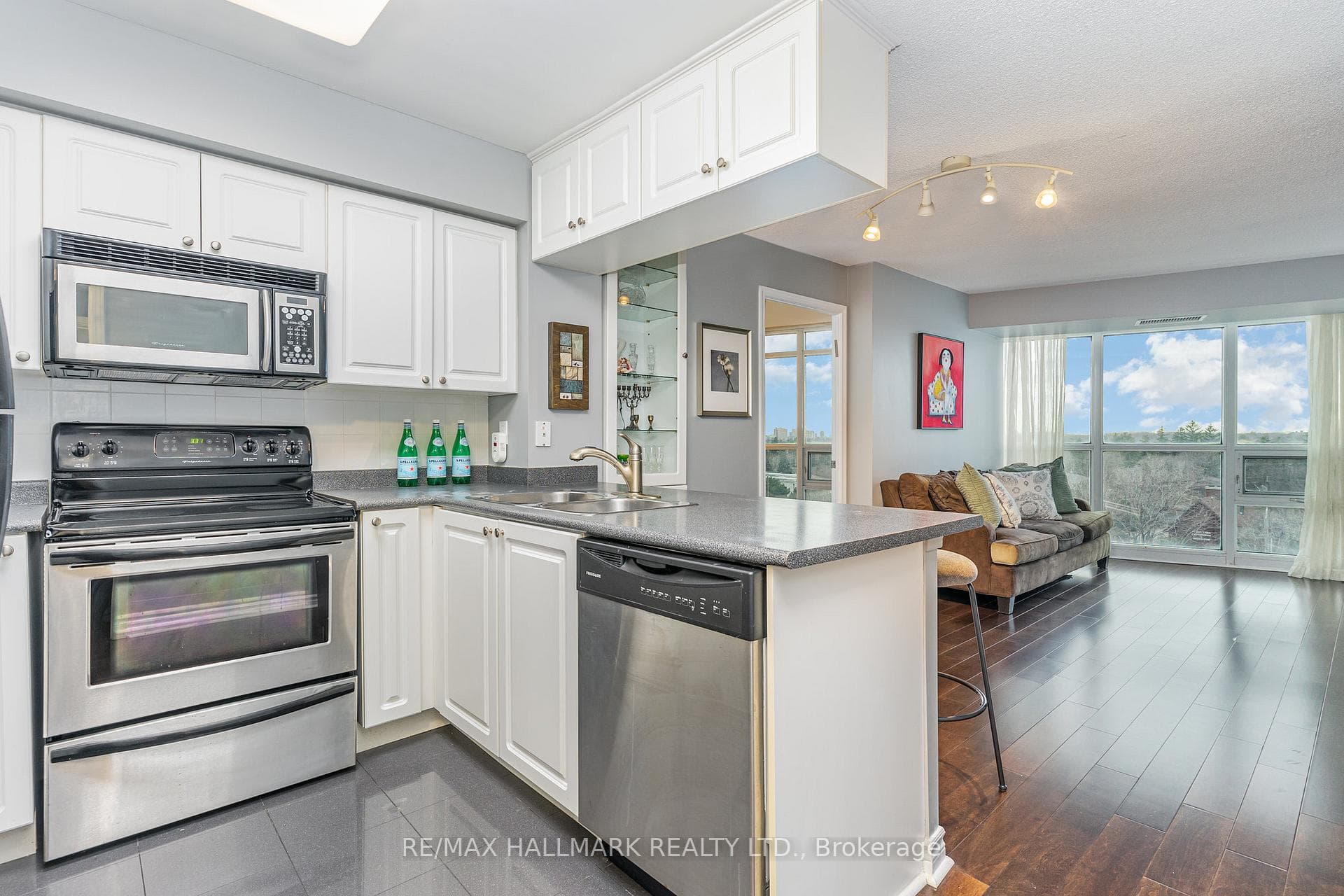 30 Harrison Garden Boulevard Unit 706 photo 3