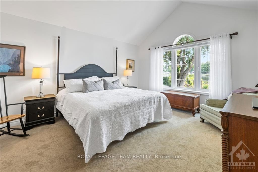 7009 RIDEAU VALLEY Drive photo 13