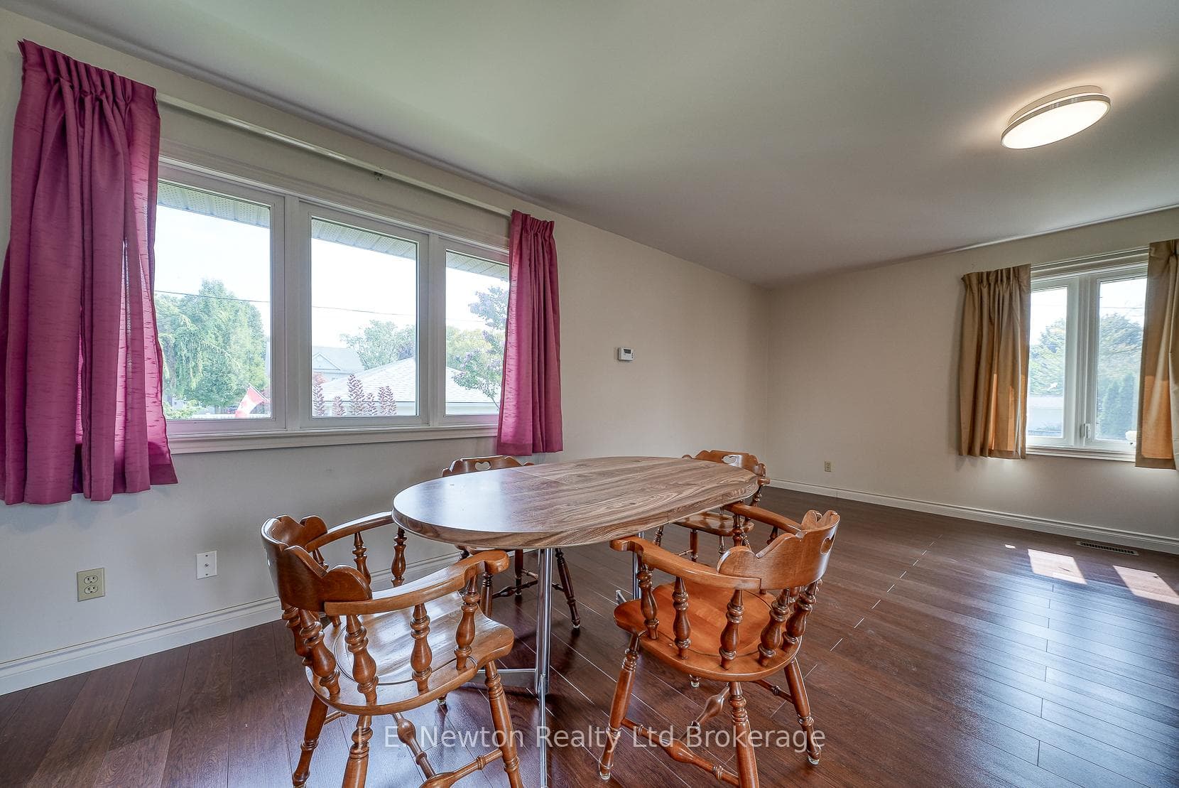 356 Broadway Street photo 39