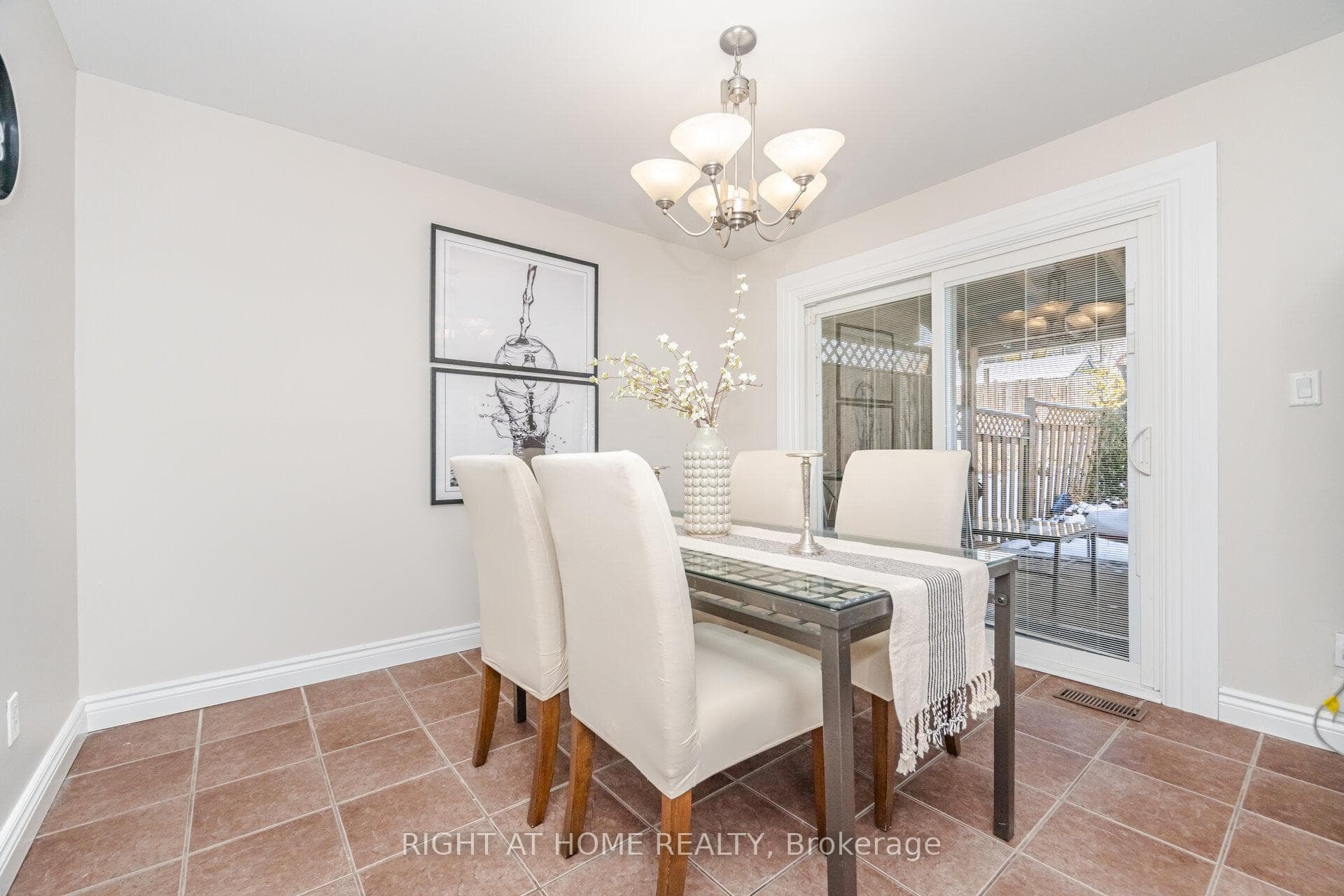 17 White Owl Crescent photo 7