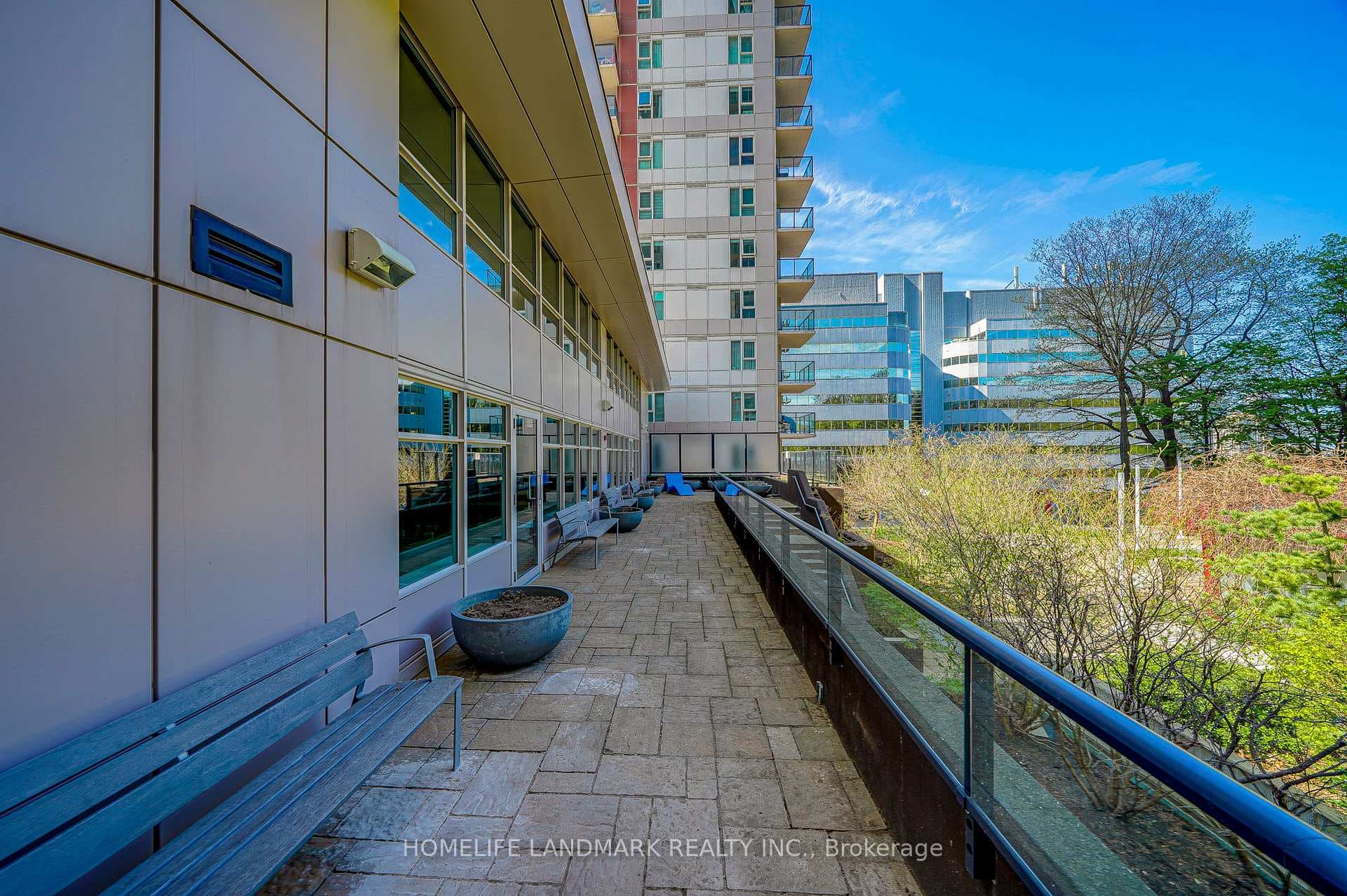 190 Borough Drive Unit LPH3501 photo 4