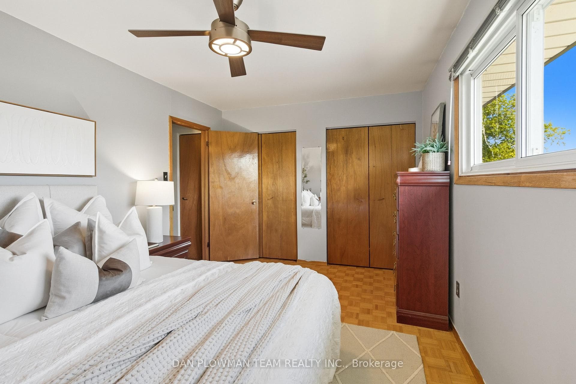 387 Surrey Drive photo 16