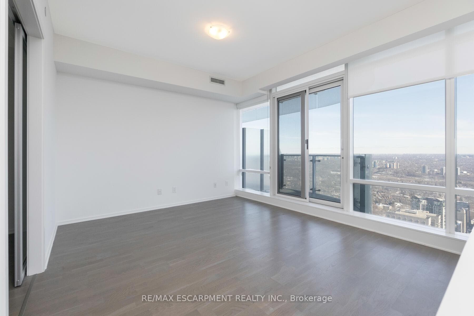 1 Bloor Street Unit 5503 photo 8