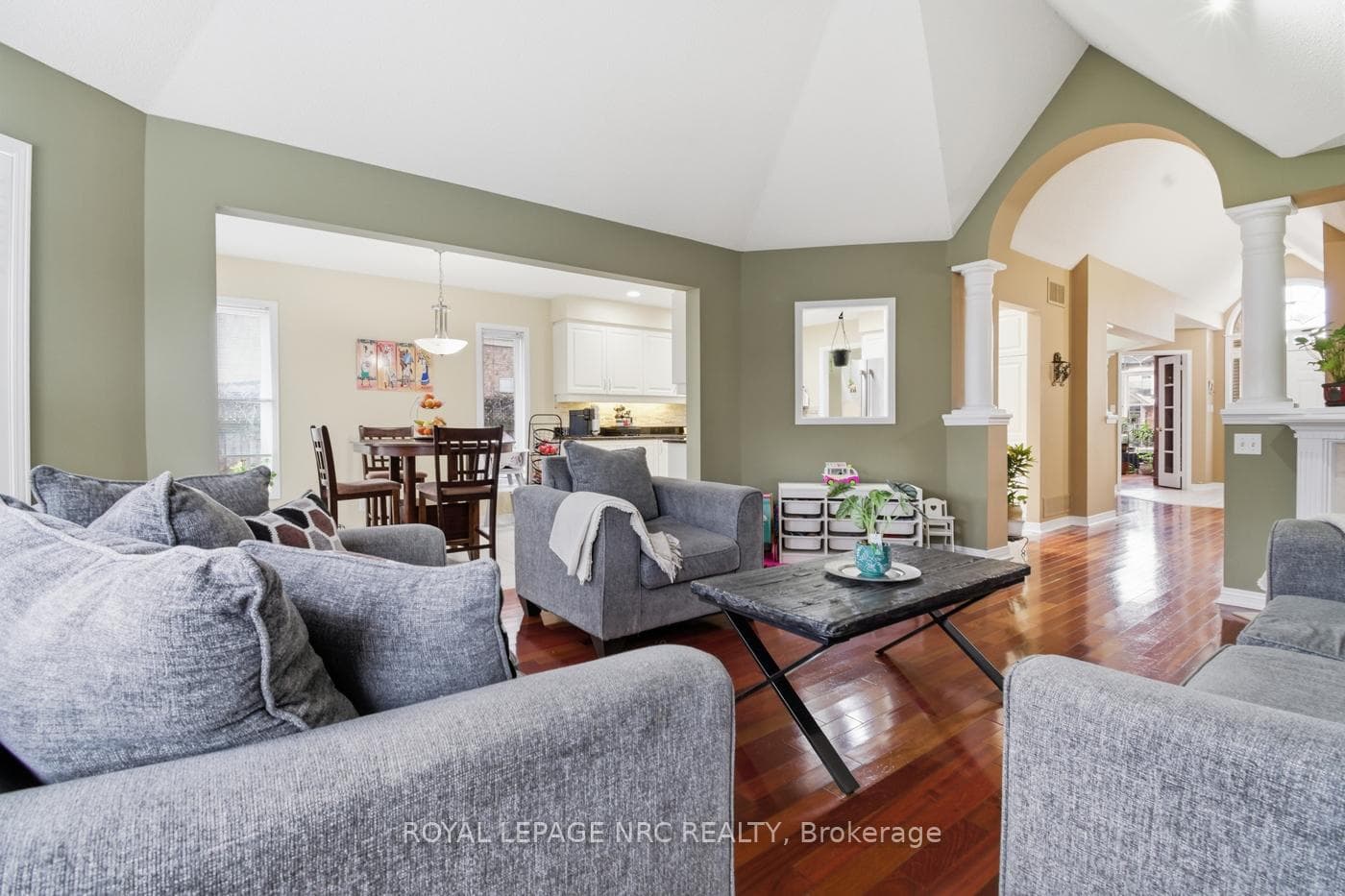 65 MCCAFFERY Crescent photo 21