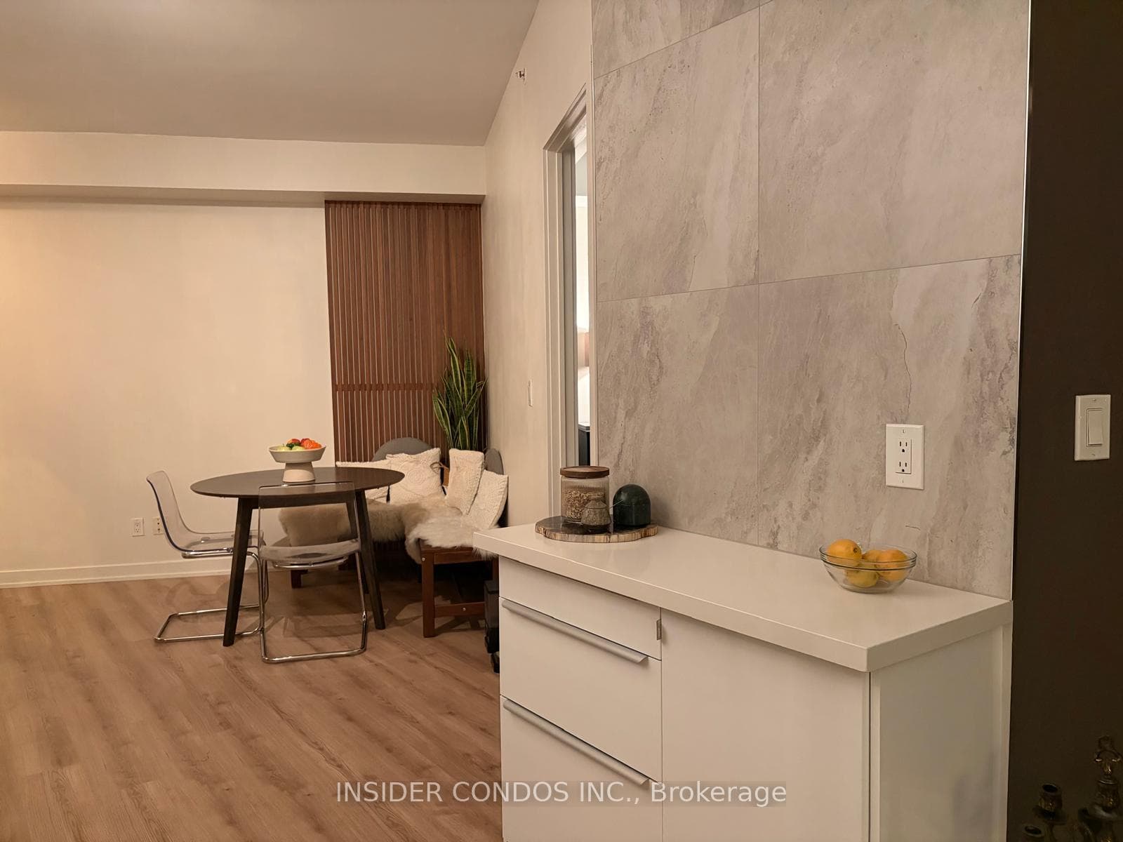 20 Bruyeres Mews Unit 2512 photo 22