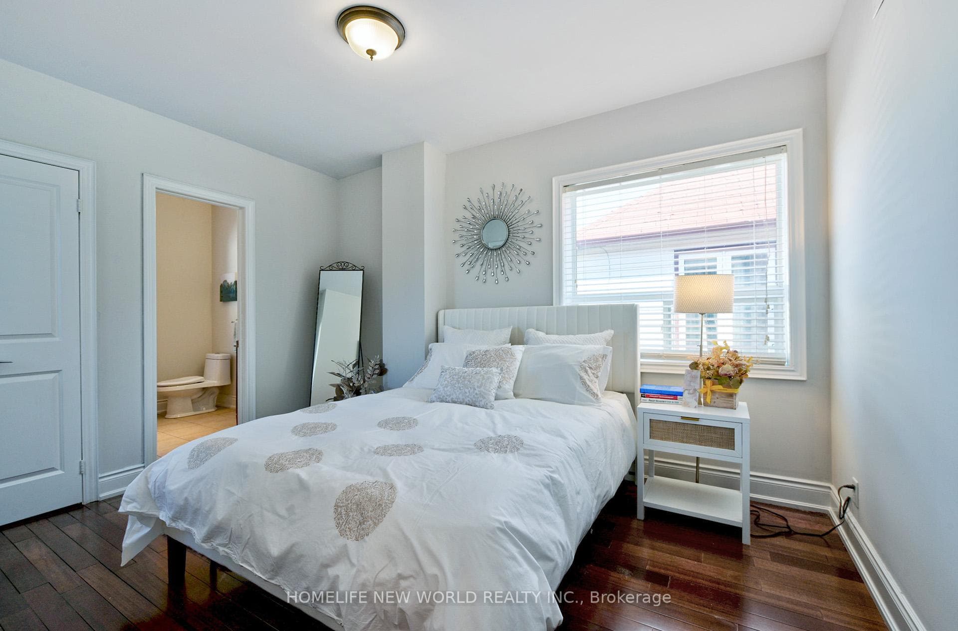 224 Belgravia Avenue photo 12