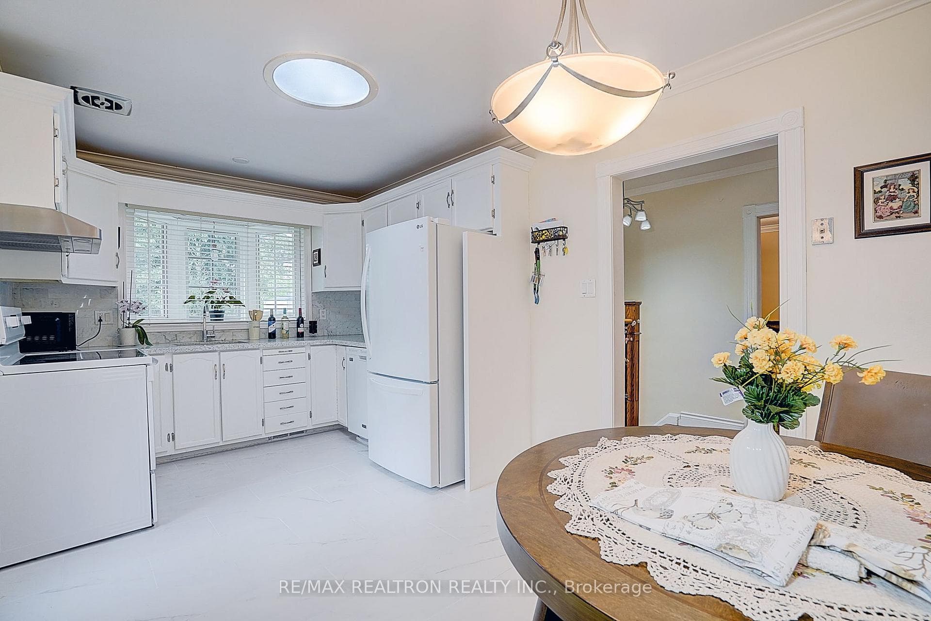 583 Pinewood Street photo 20