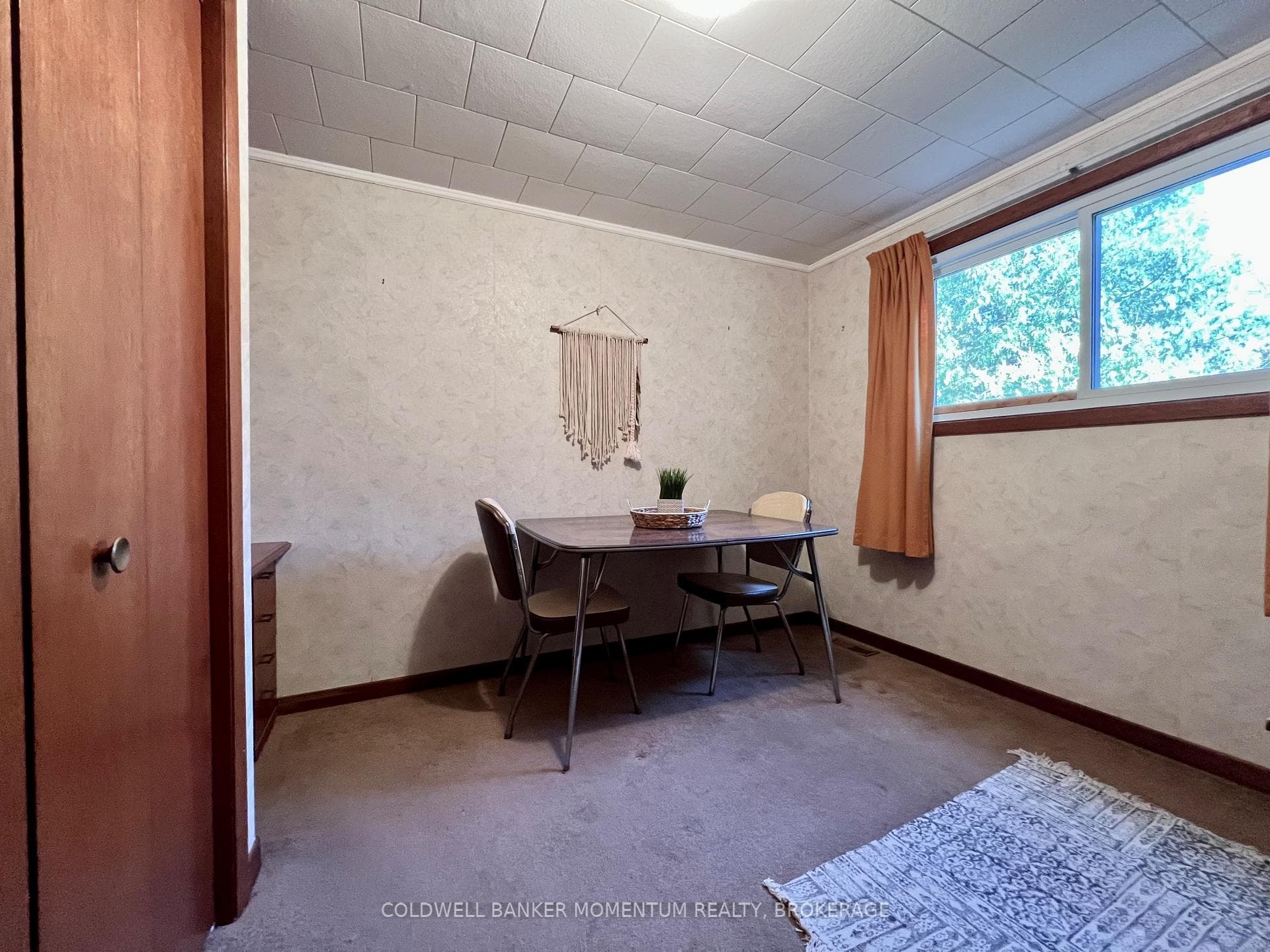 office or bedroom