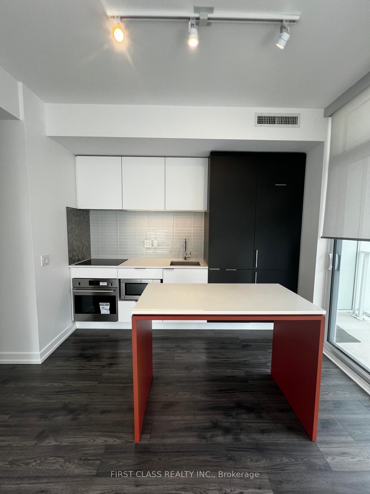 33 Helendale Avenue Unit 1606 photo 9
