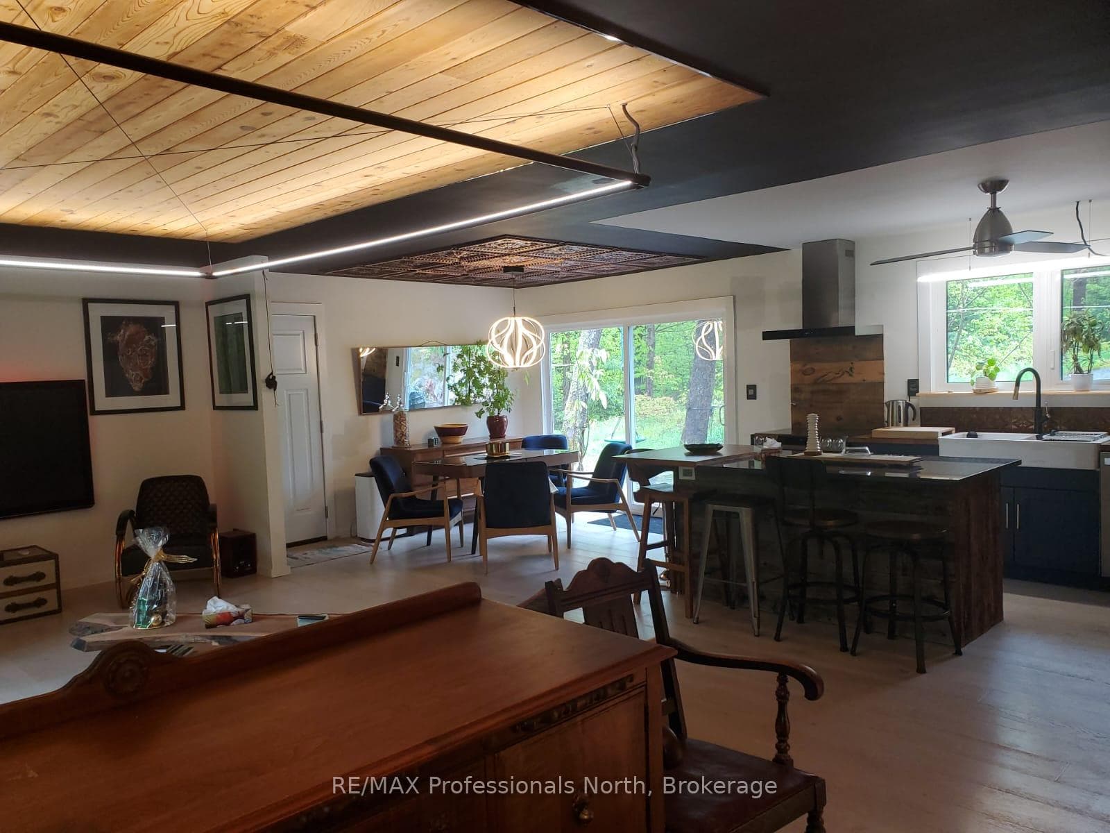 1460 Peterson Road photo 3