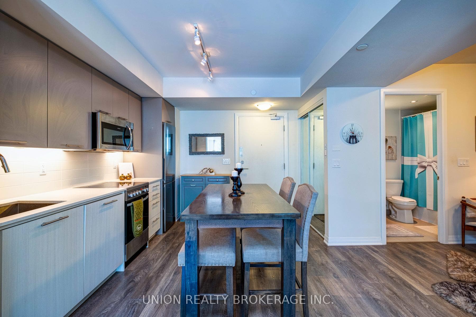 2301 Danforth Avenue Unit 508 photo 4