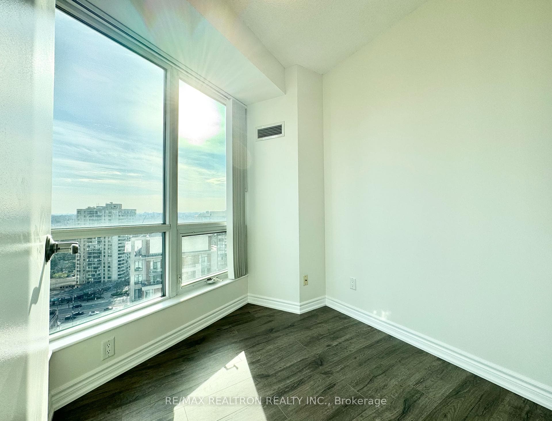 60 Byng Avenue Unit 1811 photo 30