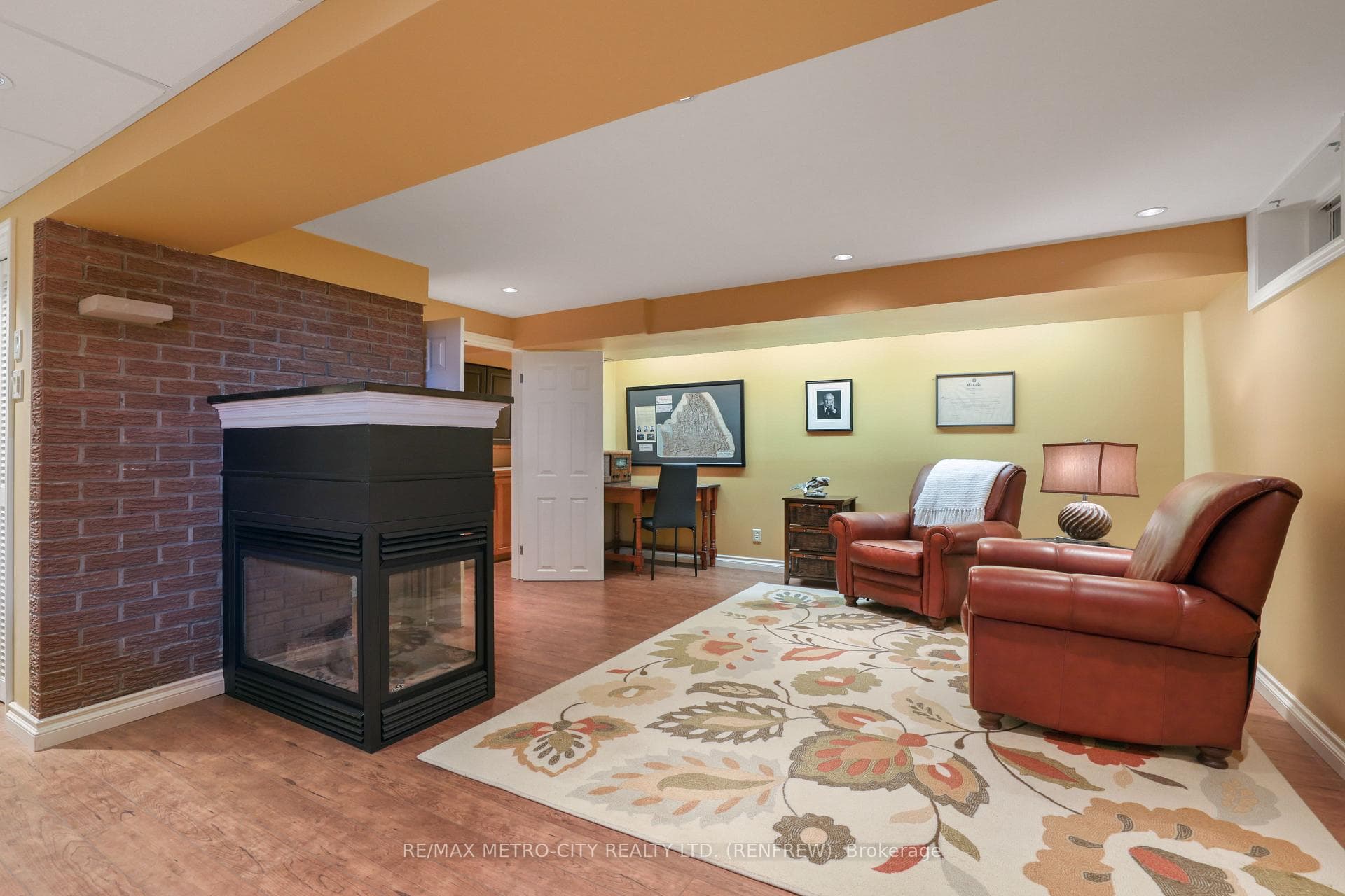 74 ERINDALE Avenue photo 32