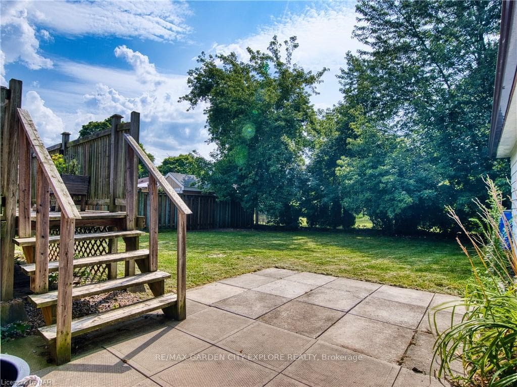 555 BUNTING Road photo 43