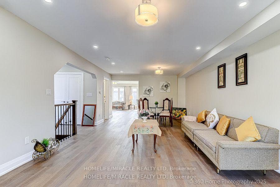 688A Midland Avenue photo 12