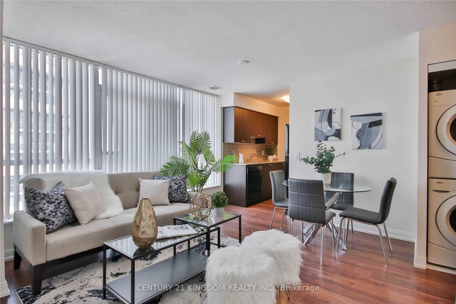 181 Village Green Square Unit 2819 photo 1