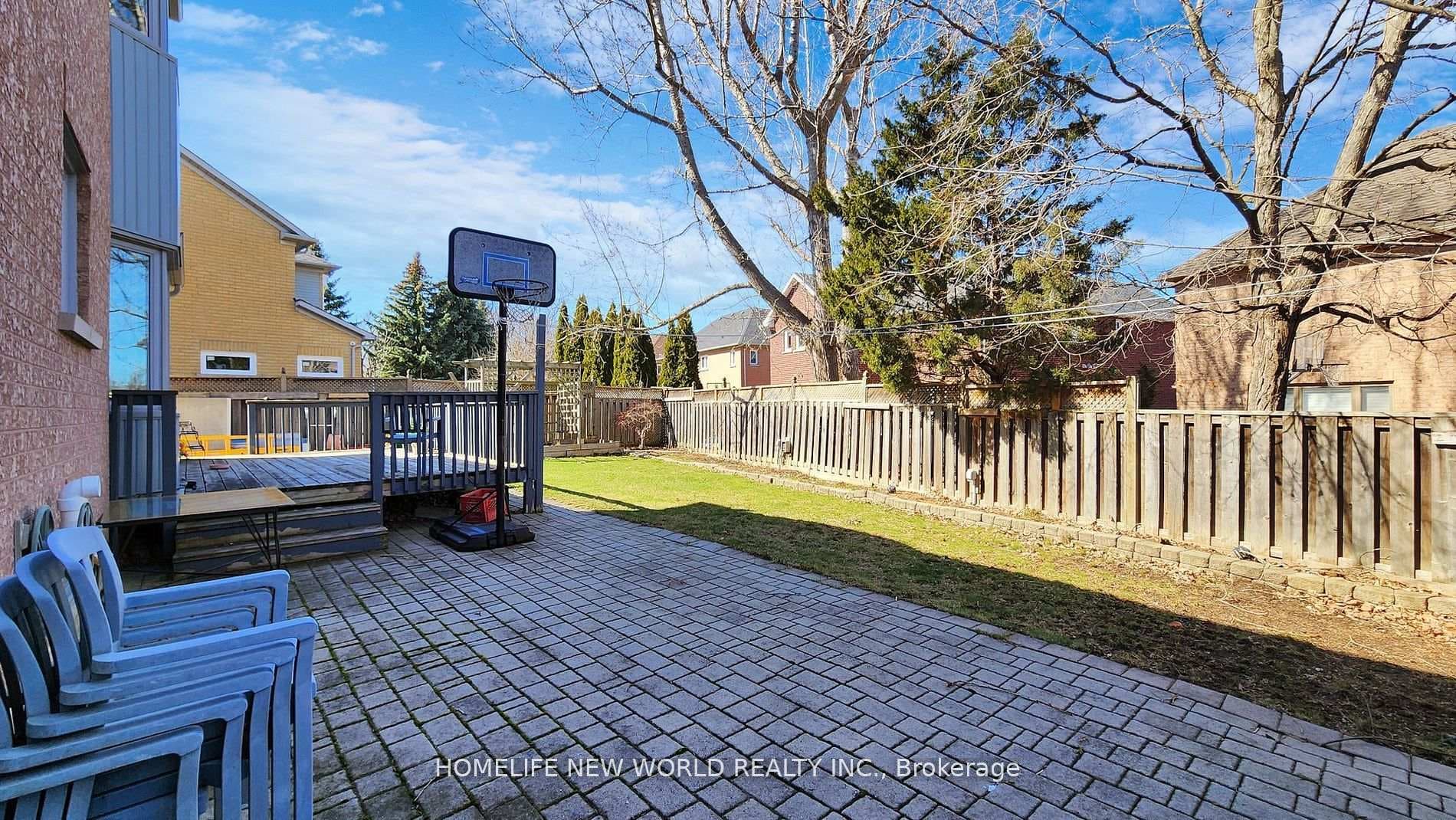 115 Golden Tulip Crescent photo 39