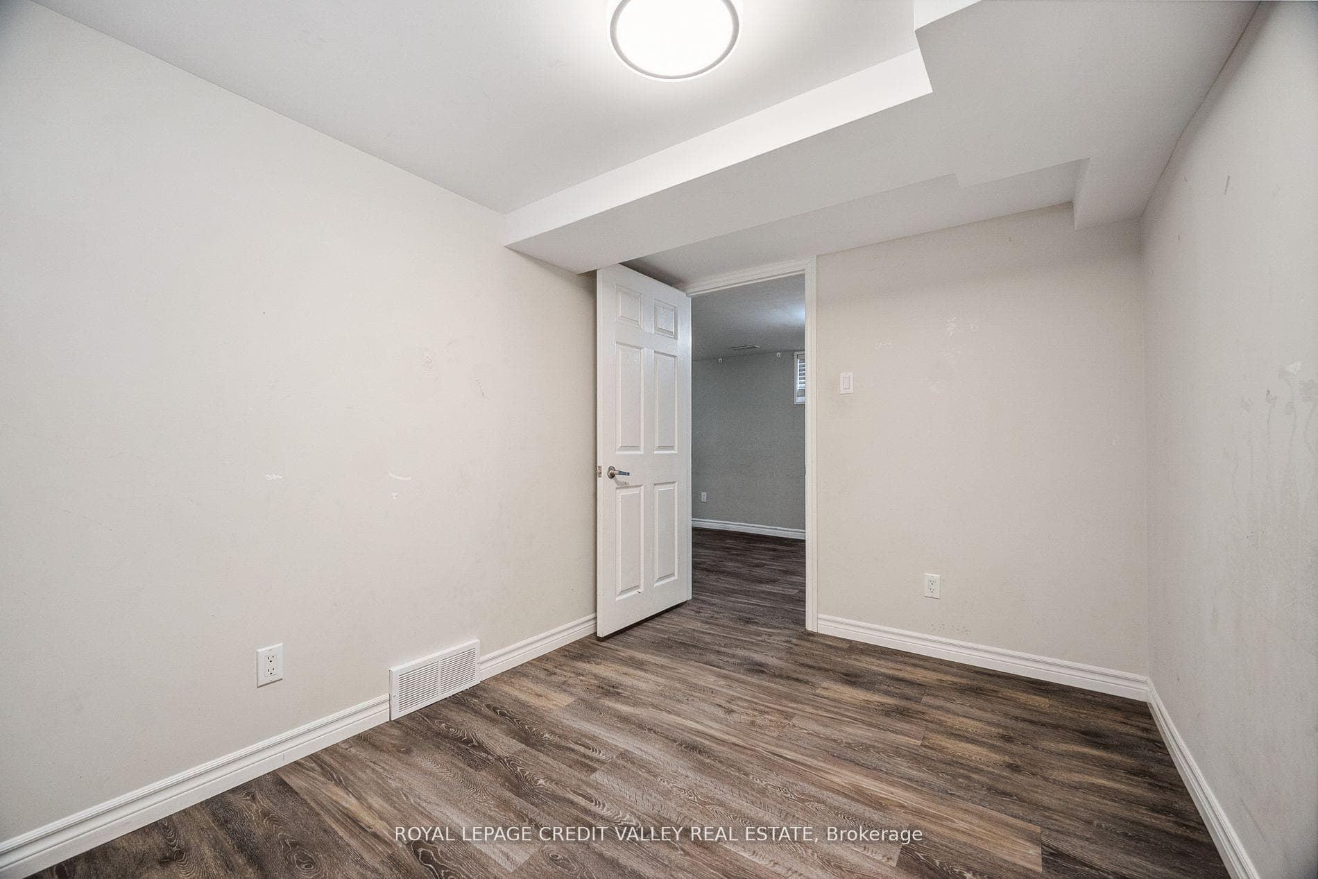 610 Wallace Street photo 37