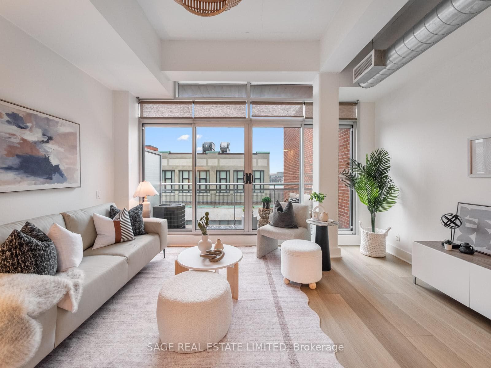 233 Carlaw Avenue Unit 811 photo 3