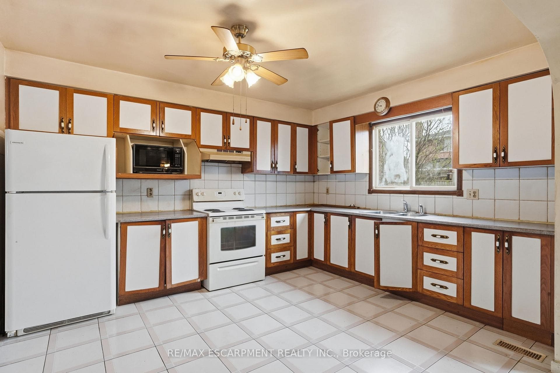 60 Rexford Drive photo 6